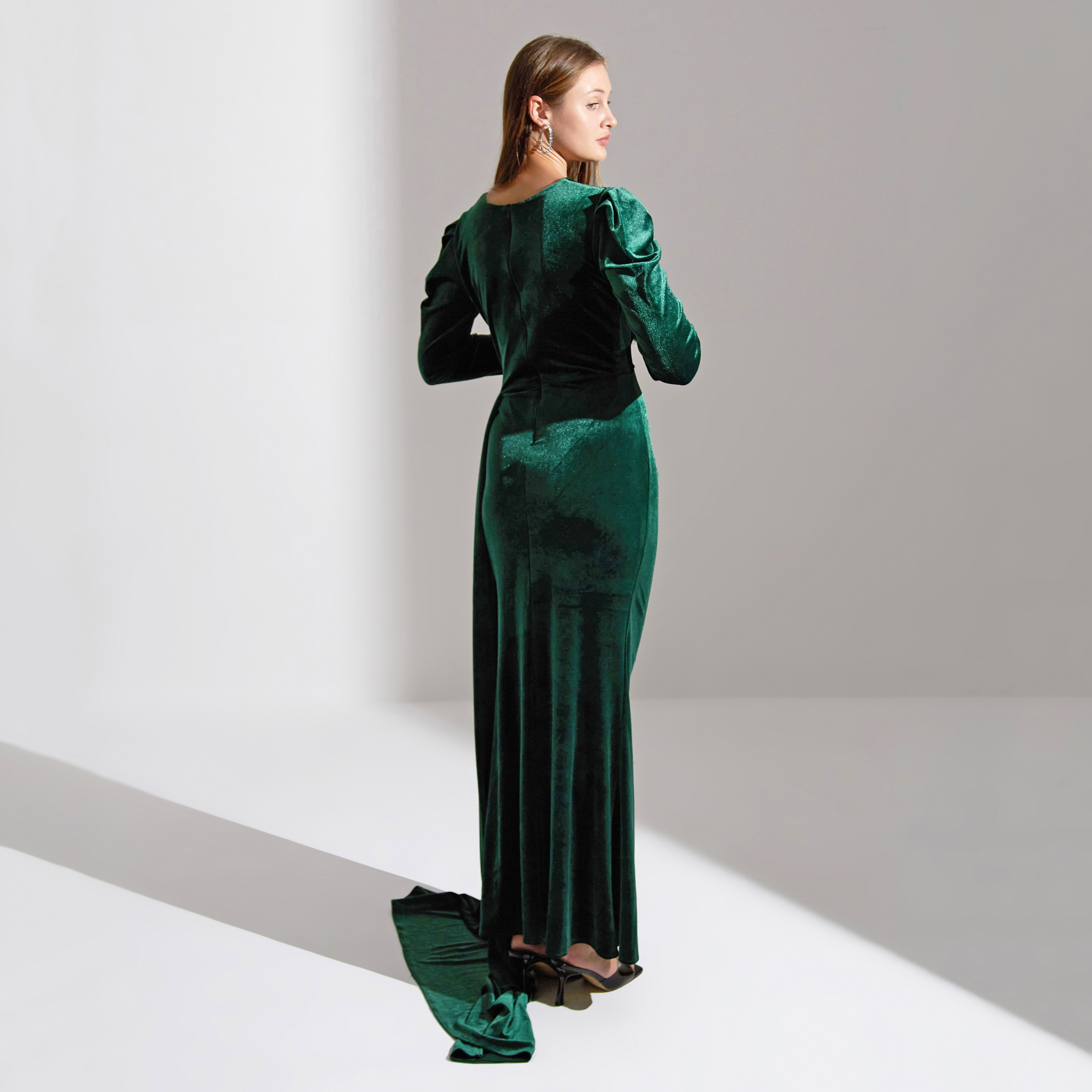 فستان ماكسي نسائي من أكاديا مخملي بأكمام منفوخة وذيل جانبي للسهرات-women-clothing-dresses-image-7