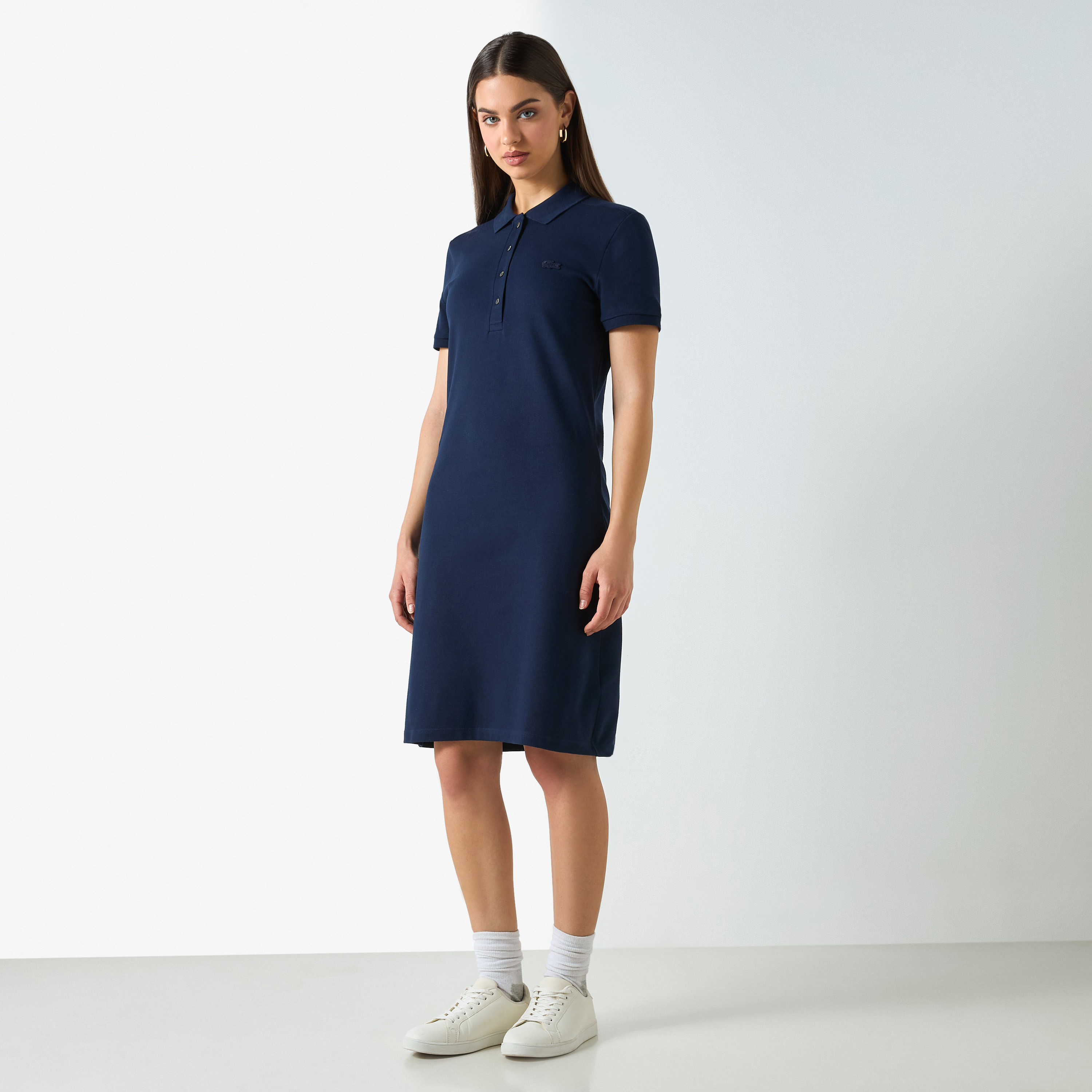 فستان تيشيرت بولو سادة بأكمام قصيرة من لاكوست-women-clothing-dresses-image-2
