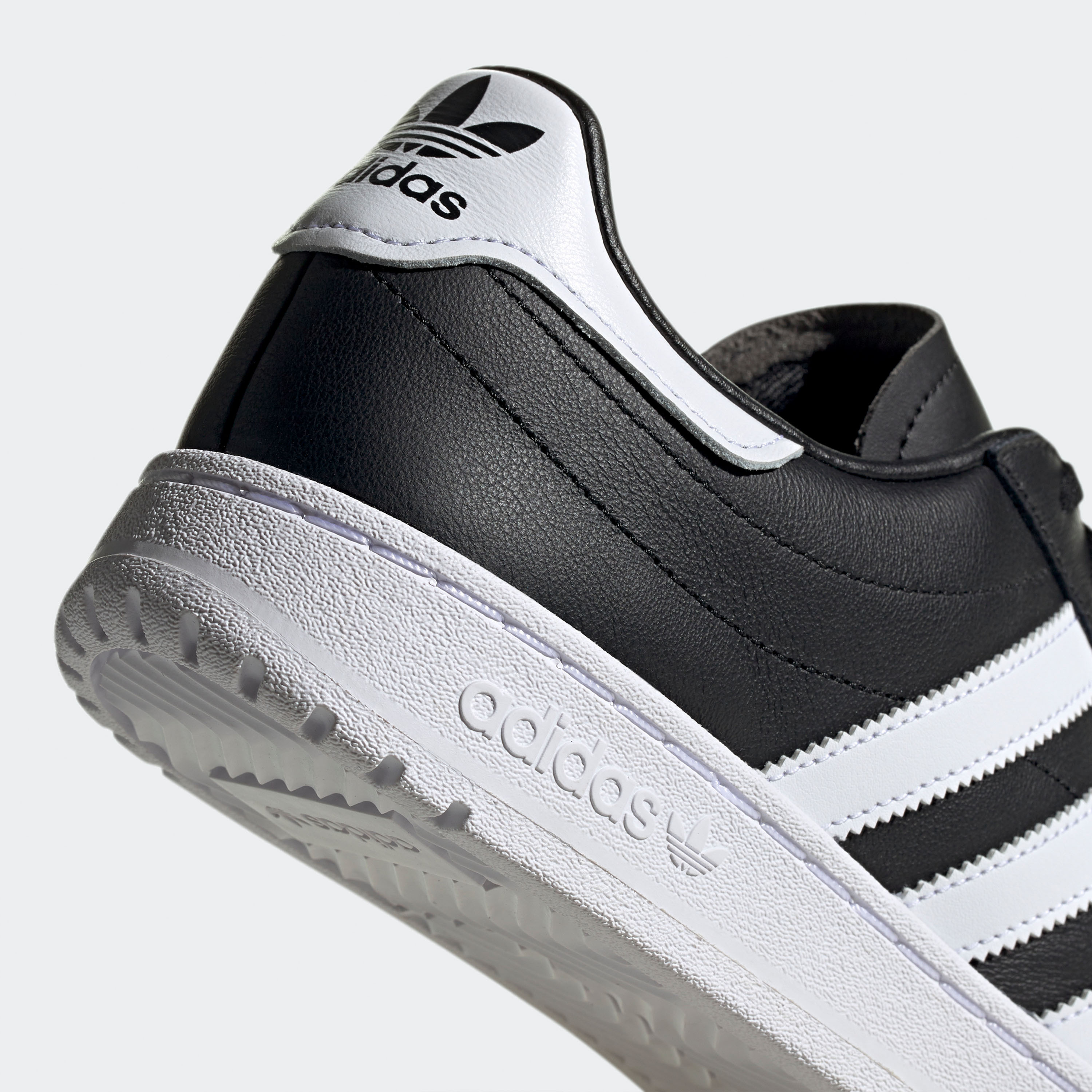 حذاء سنيكرز للكاحل برباط تيم كورت للرجال من أديداس-sports-men-shoes-image-8