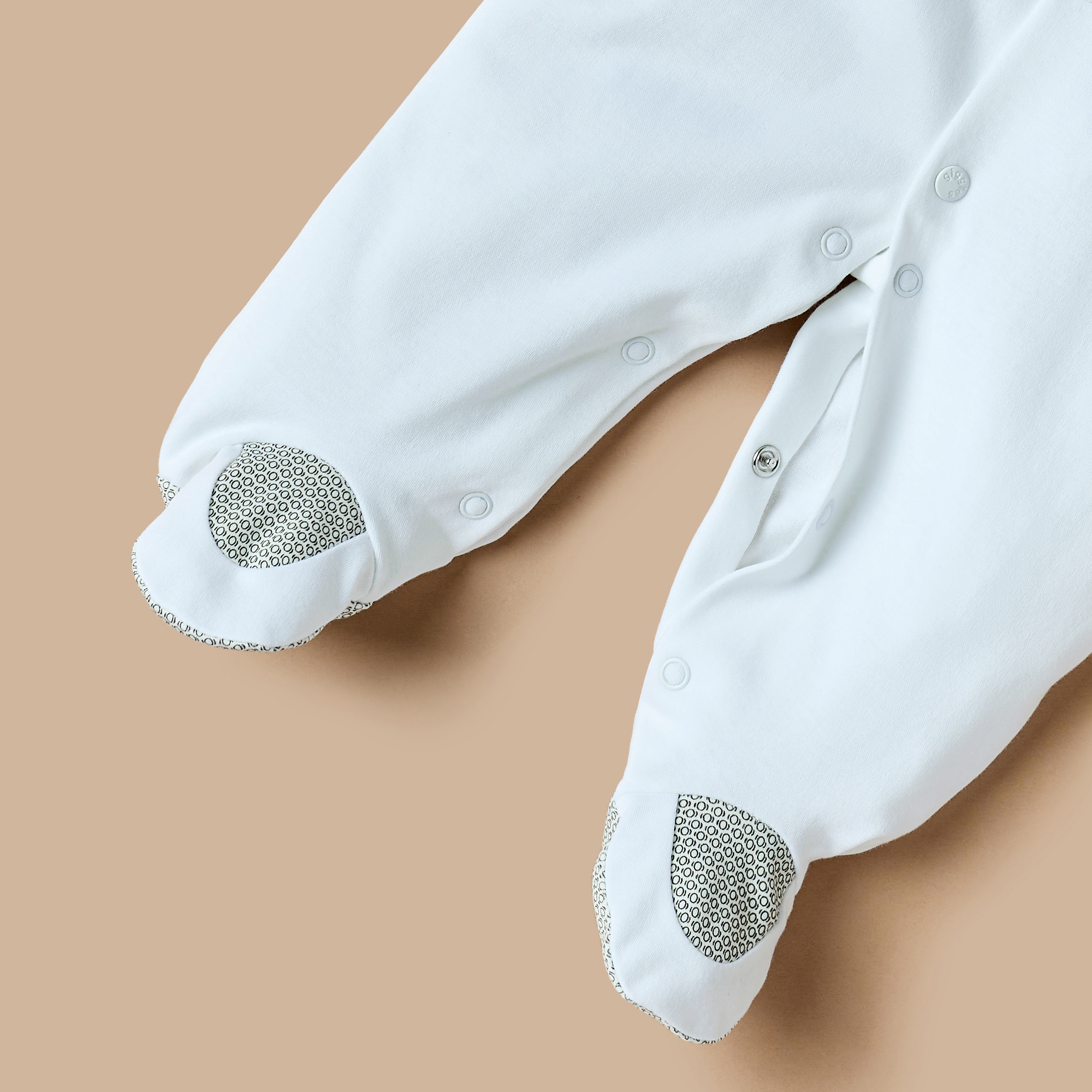 Giggles Bow Applique Footed Sleepsuit with Long Sleeves and Snap Button Closure-baby-boys-clothing-nightwear-sleepsuits-image-4