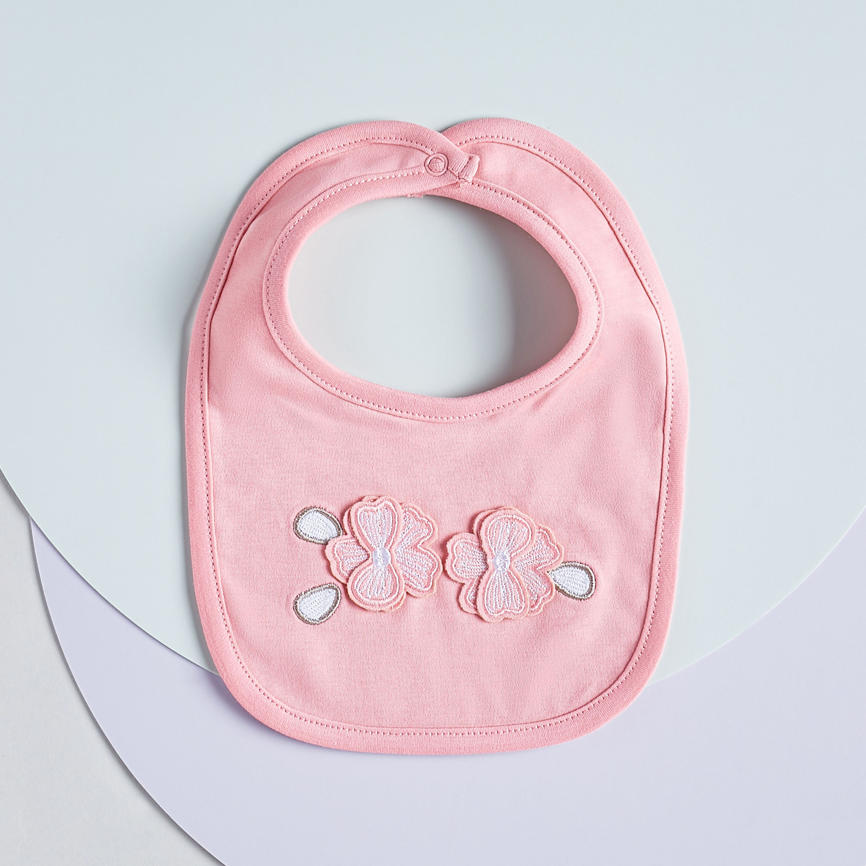 مرايل بتفاصيل زهرية من جونيورز - طقم من قطعتين-baby-feeding-bibs-image-3