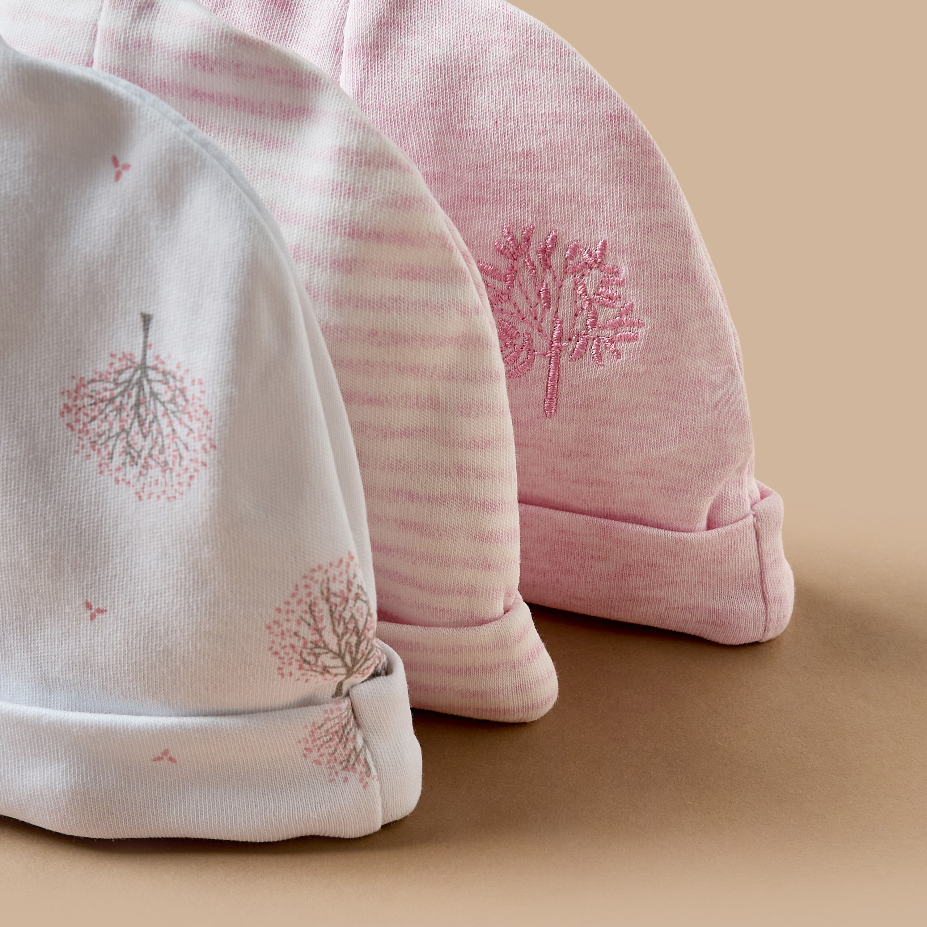 قبعة بيني بطبعات شجرة من جونيورز - طقم 3 قطع-baby-girls-accessories-caps-image-6
