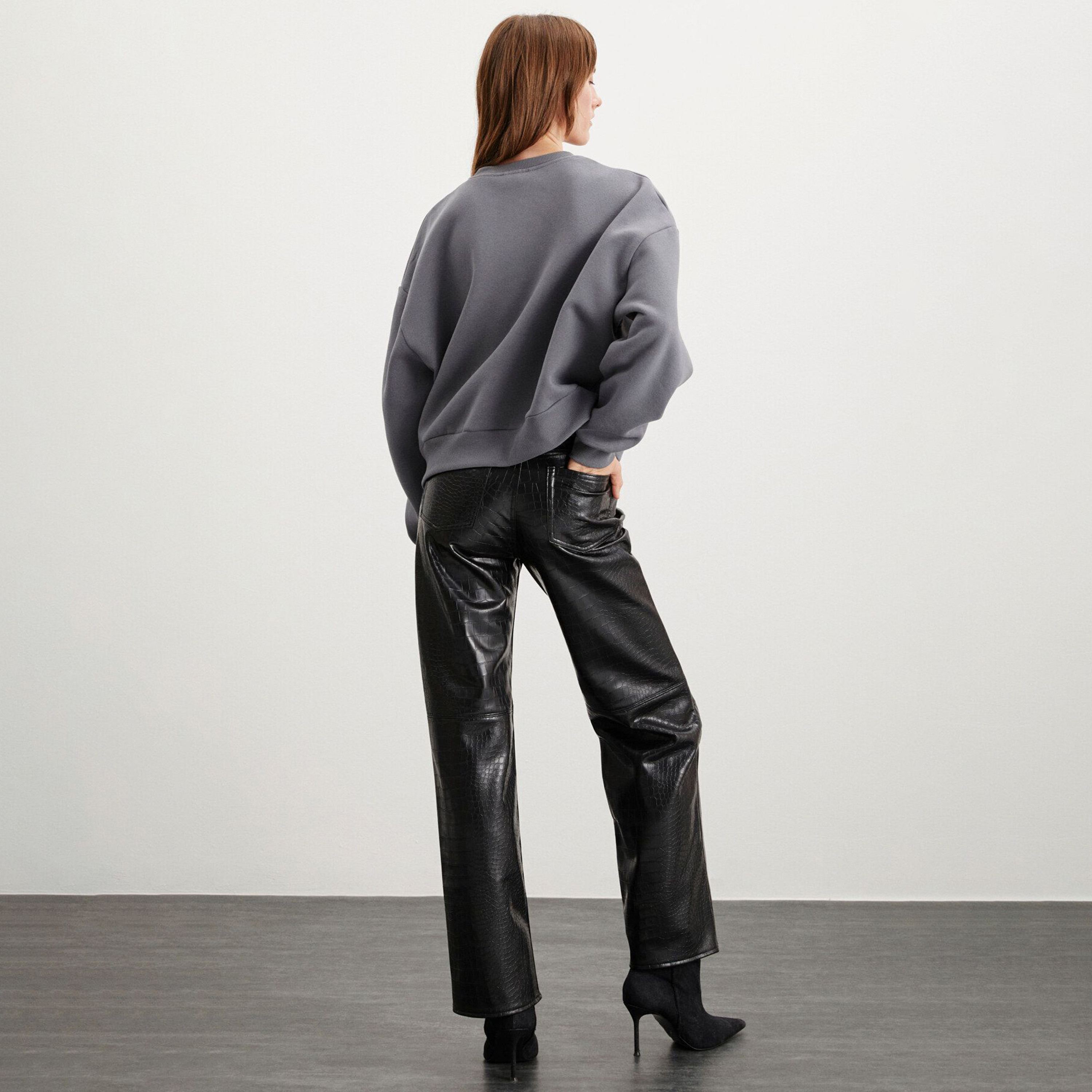 سويت شيرت نسائي باللون الرمادي بطبعة نص من جريميلانج-women-winterwear-hoodiesandsweatshirts-sweatshirts-image-3
