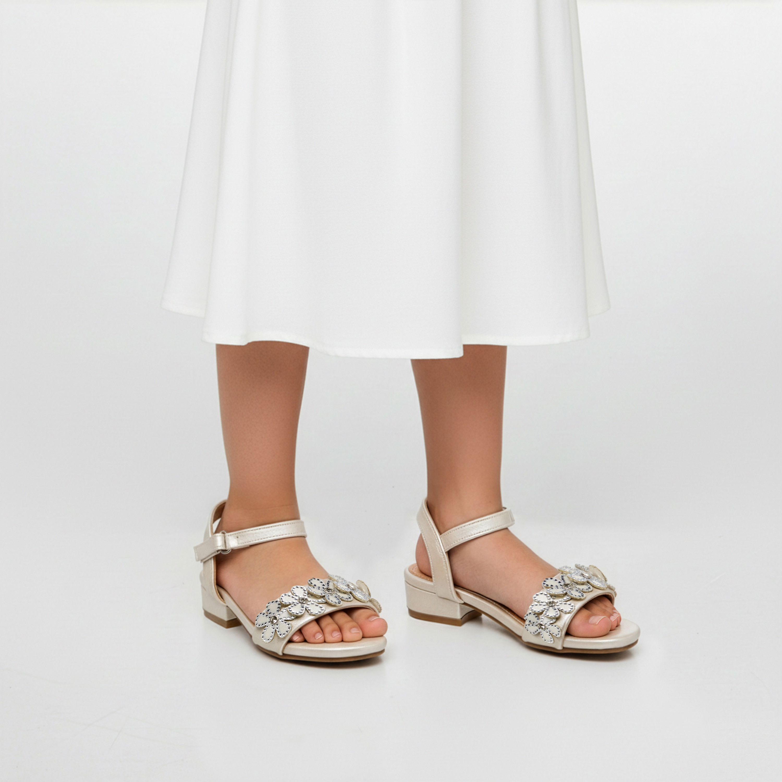 صندل بكعب سميك للبنات من فلورا بيلا-girls-shoes-sandals-image-2