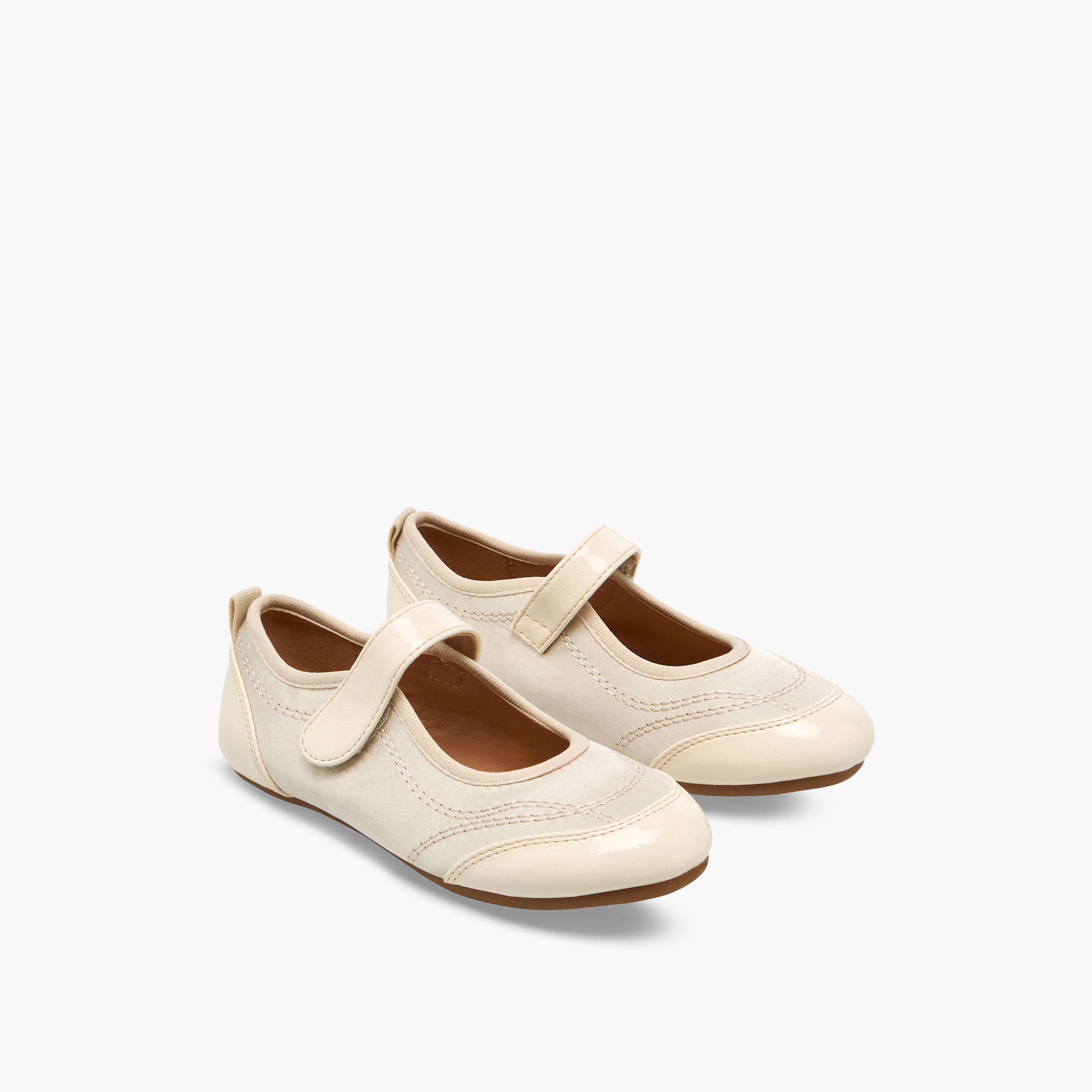 حذاء ماري جين بتفاصيل مغرزة للبنات من فلورا بيلا-girls-shoes-maryjanes-image-6