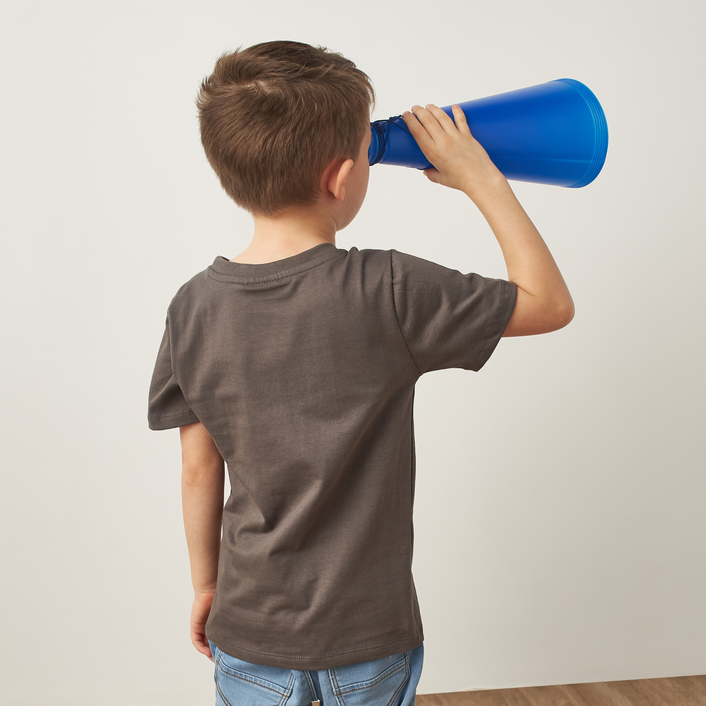 تيشيرت بياقة ضيقة وأكمام قصيرة وطبعات جرافيك من جونيورز-boys-clothing-tshirtsandpolos-image-4