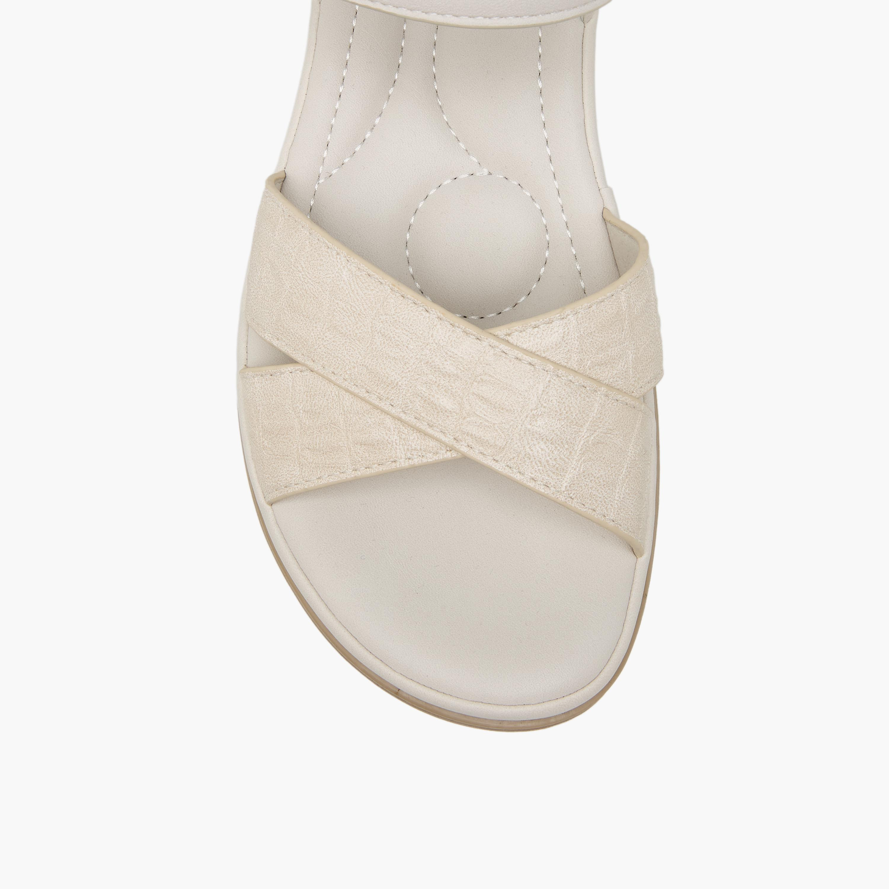 صندل بأحزمة وشريط إغلاق لاصق للنساء من لو كونفورت-women-shoes-flats-sandals-image-3
