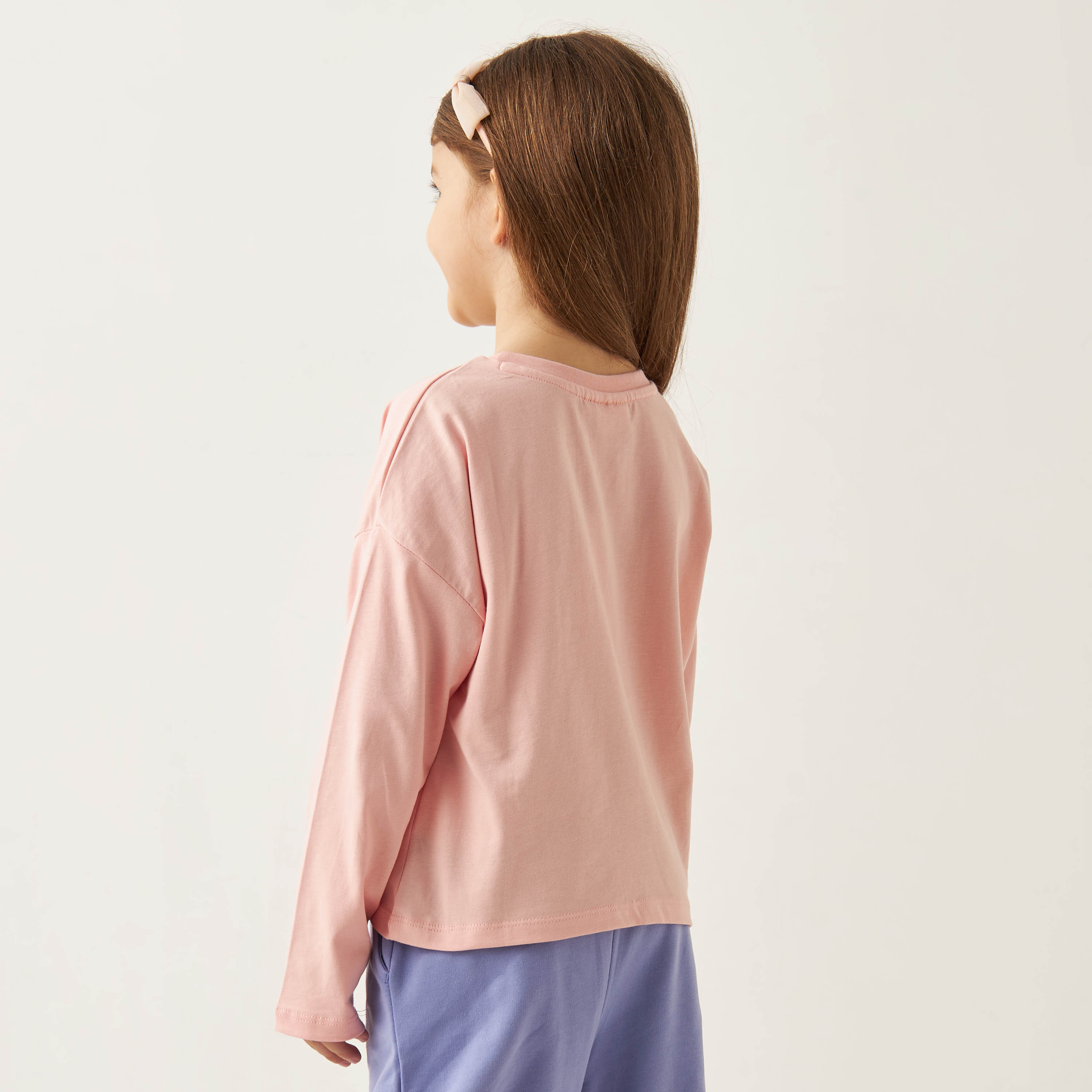 تيشيرت بأكمام طويلة مزيّن بالترتر من جونيورز-girls-clothing-tshirts-image-3