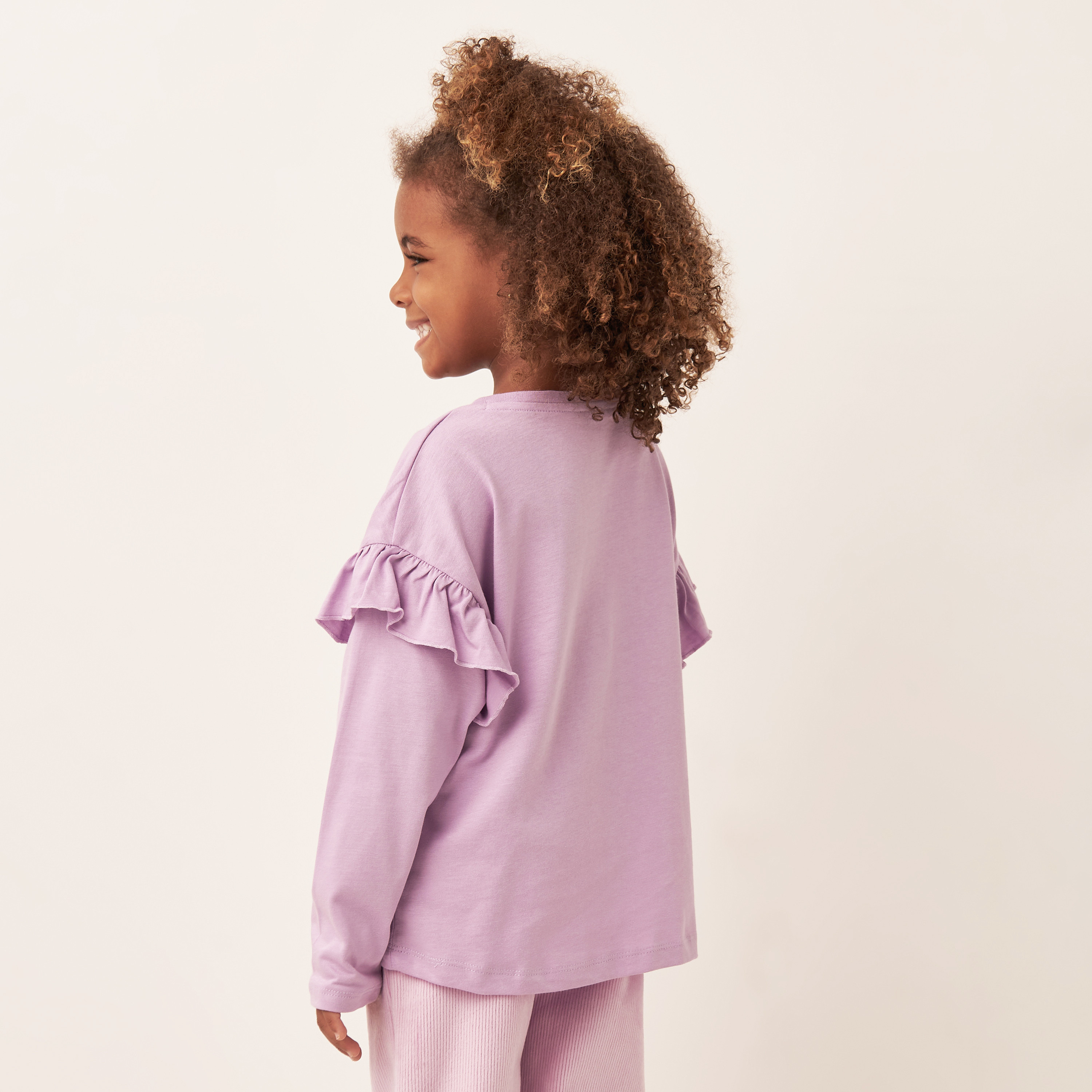 تيشيرت بأكمام طويلة بطبعات وتفاصيل كشكش من جونيورز - طقم من قطعتين-girls-clothing-multipacks-image-3
