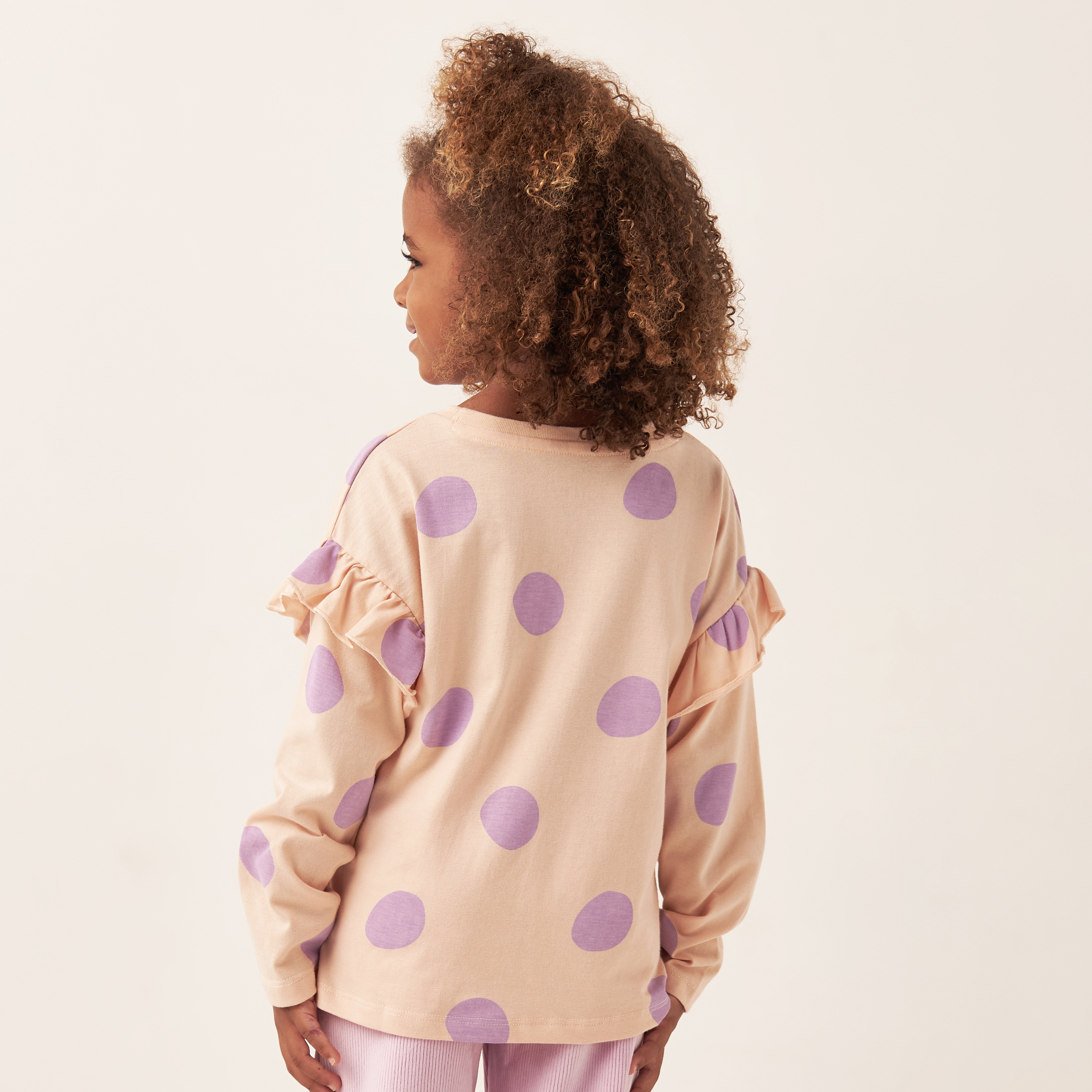 تيشيرت بأكمام طويلة بطبعات وتفاصيل كشكش من جونيورز - طقم من قطعتين-girls-clothing-multipacks-image-6