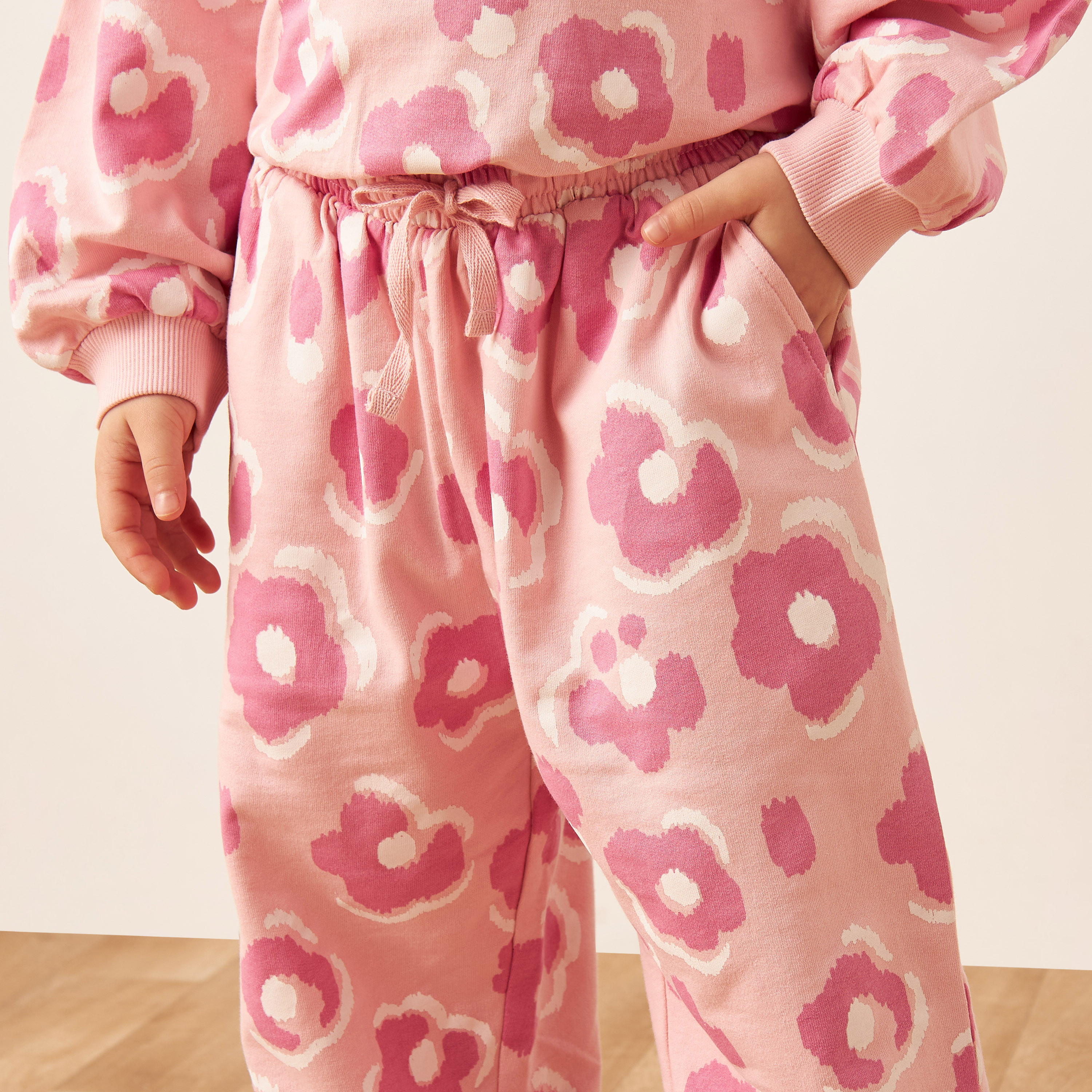 بنطلون بجيوب ورباط إغلاق وطبعات زهرية من جونيورز-baby-girls-clothing-bottoms-trousers-image-4
