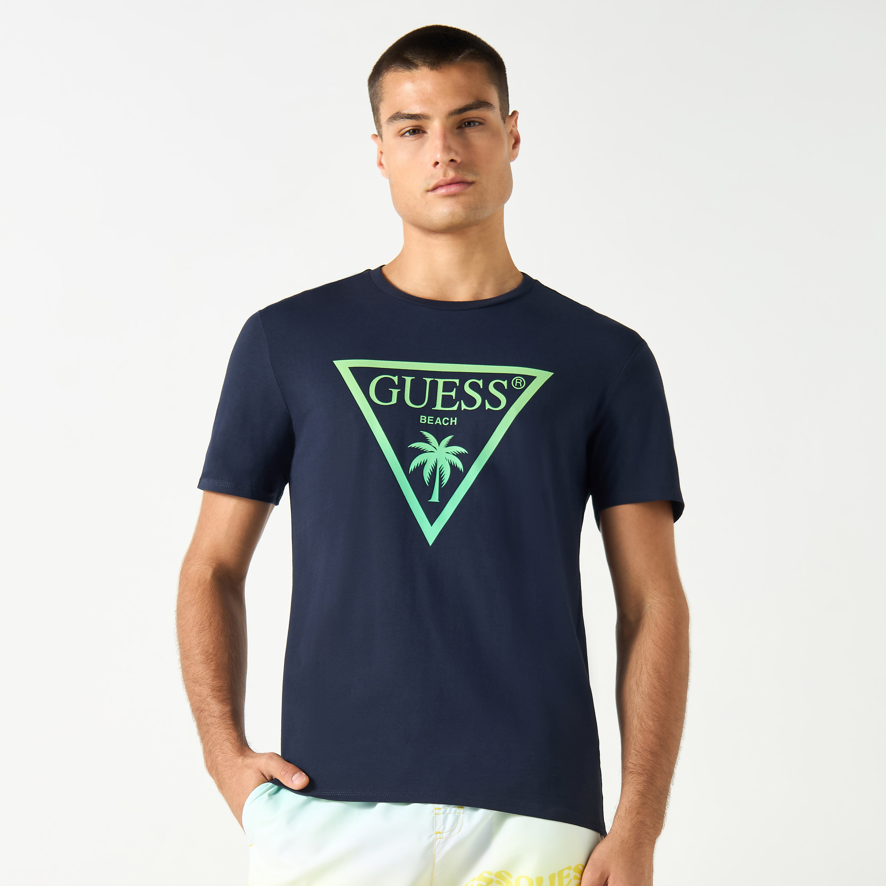 تيشيرت بياقة ضيّقة وأكمام قصيرة وطبعات جرافيك من جيس-men-clothing-tshirtsandpolos-tshirts-image-1