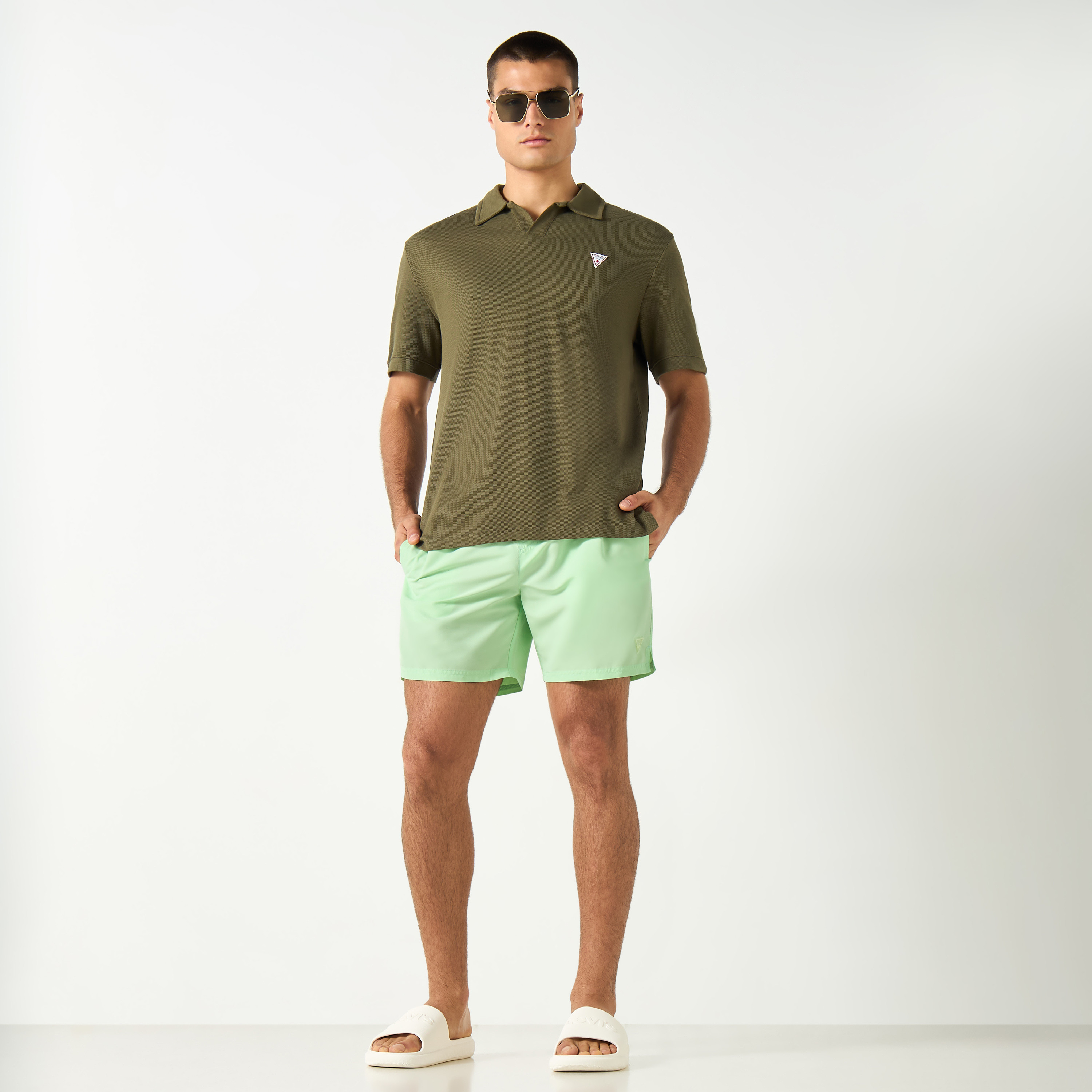 شورت سباحة سادة برباط إغلاق وجيوب من جيس-men-clothing-swimandbeach-shorts-image-2