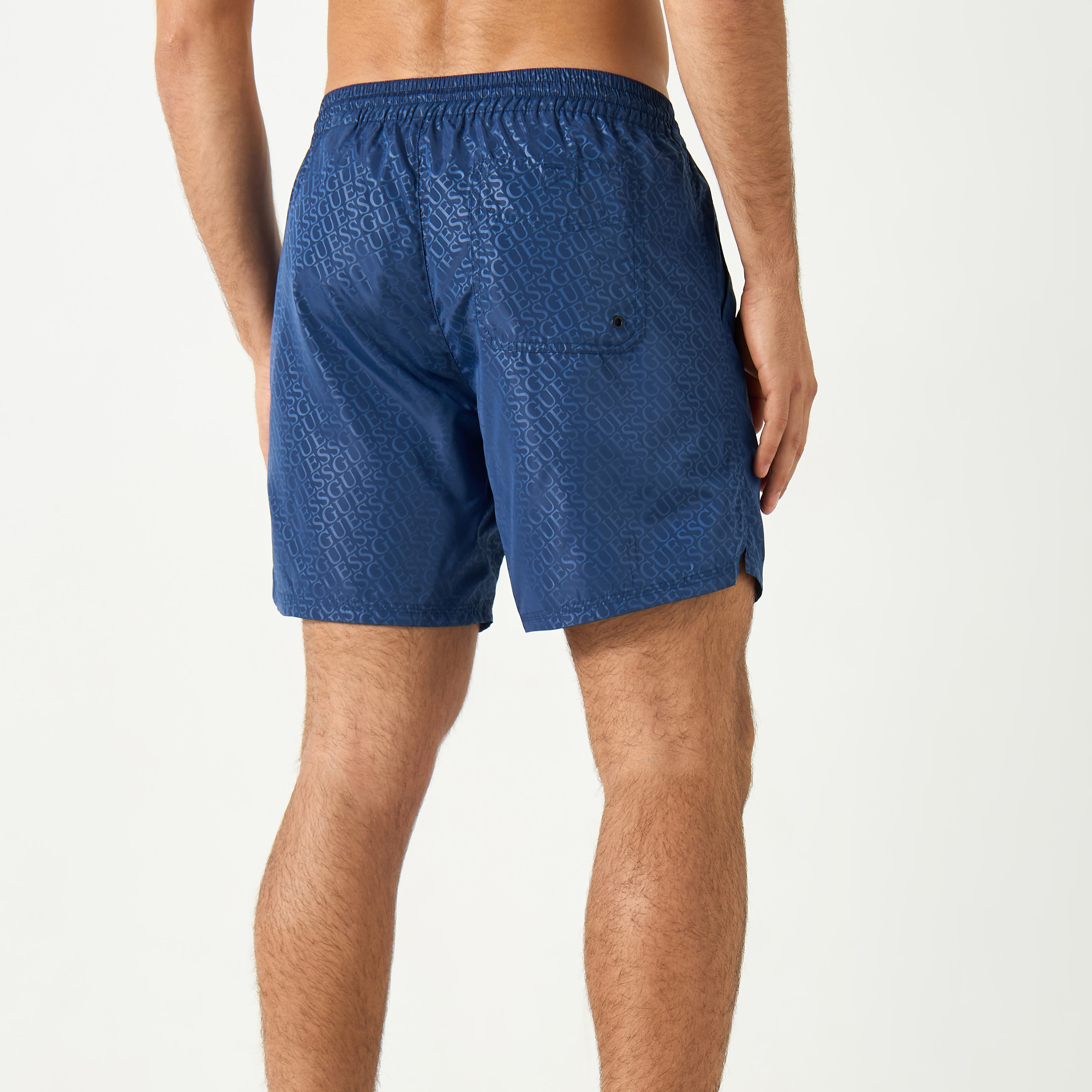 شورت سباحة بجيوب ورباط إغلاق وطبعات شعار من جيس-men-clothing-swimandbeach-shorts-image-4