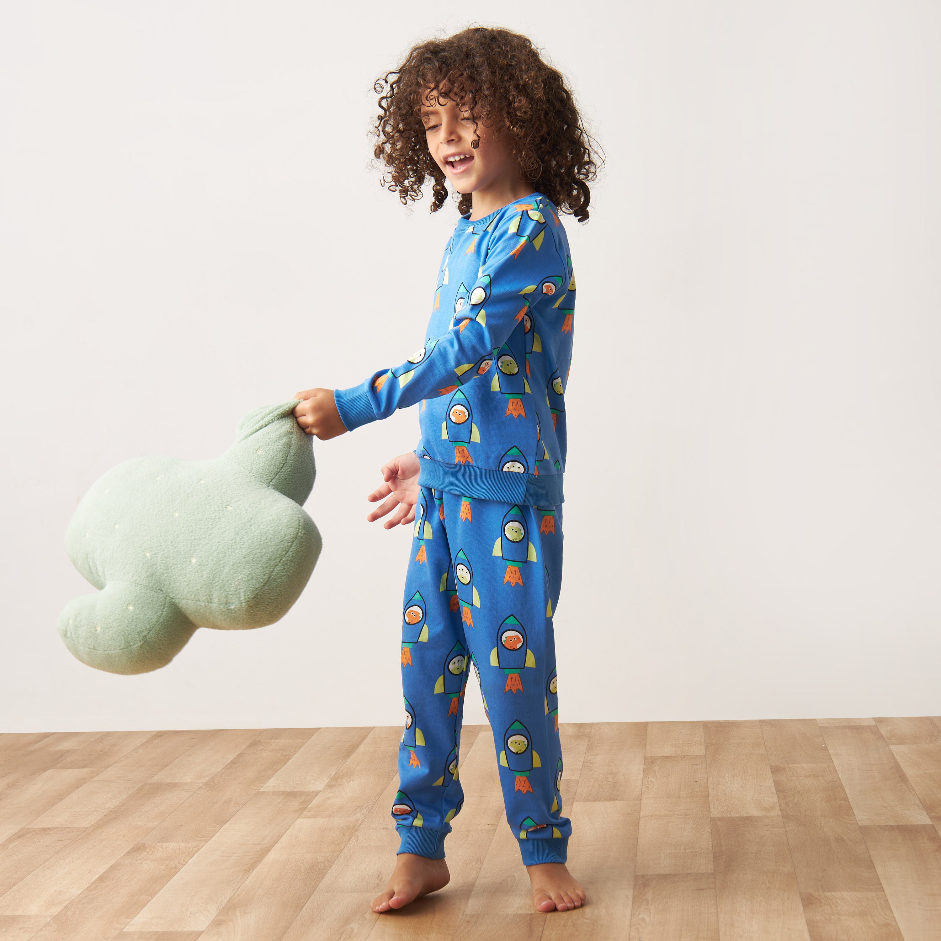 طقم بنطلون بيجاما وتيشيرت بطبعات من جونيورز-boys-clothing-nightwear-image-1