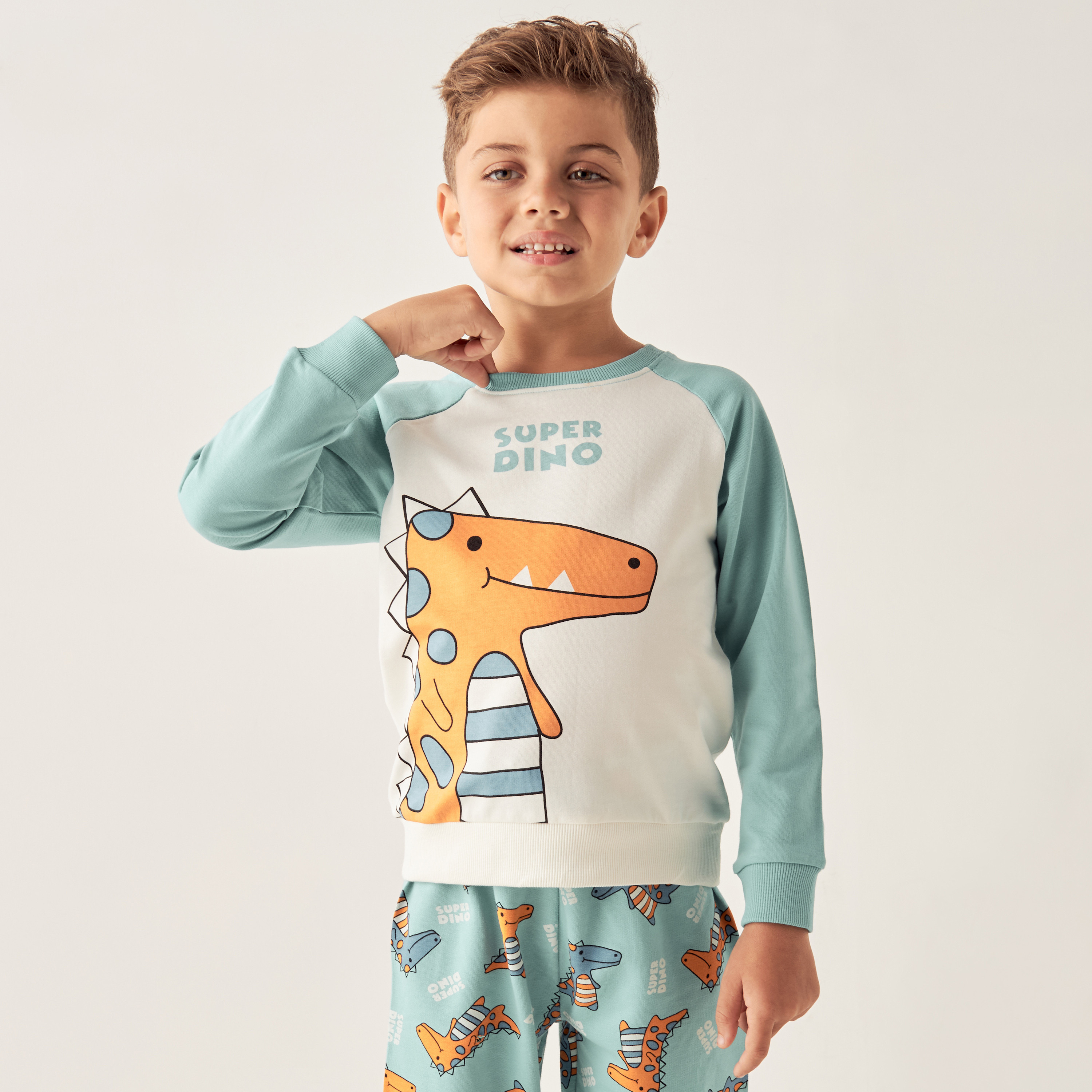 طقم بنطلون بيجاما وتيشيرت بطبعات ديناصور من جونيورز-boys-clothing-nightwear-image-2