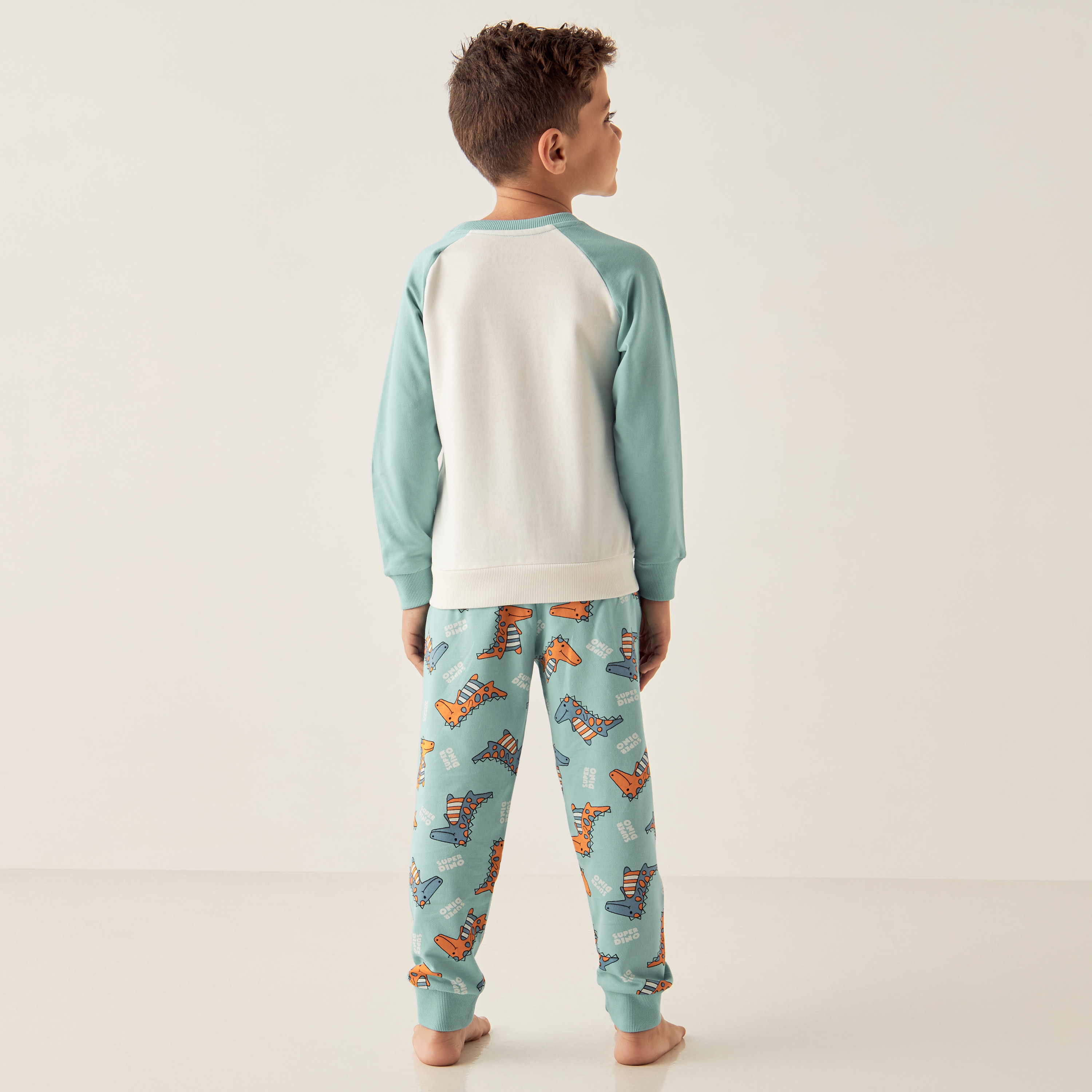 طقم بنطلون بيجاما وتيشيرت بطبعات ديناصور من جونيورز-boys-clothing-nightwear-image-4