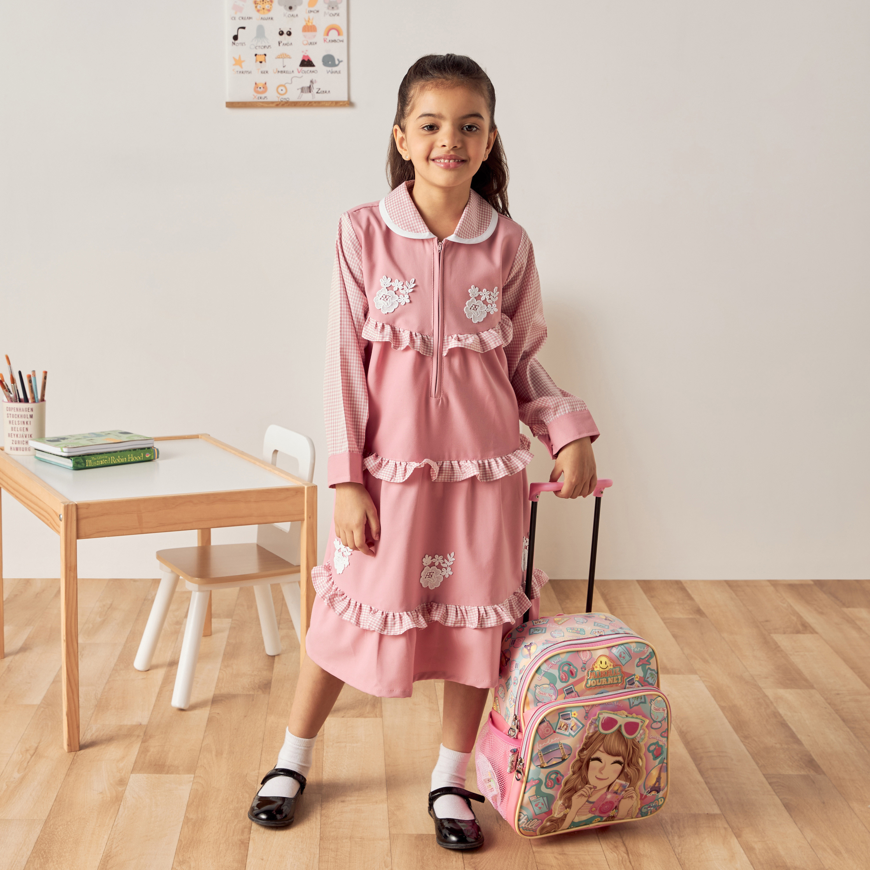 فستان بكشكش وحزام ربط وزخارف زهور من جونيورز-girls-clothing-schoolwear-dresses-image-1