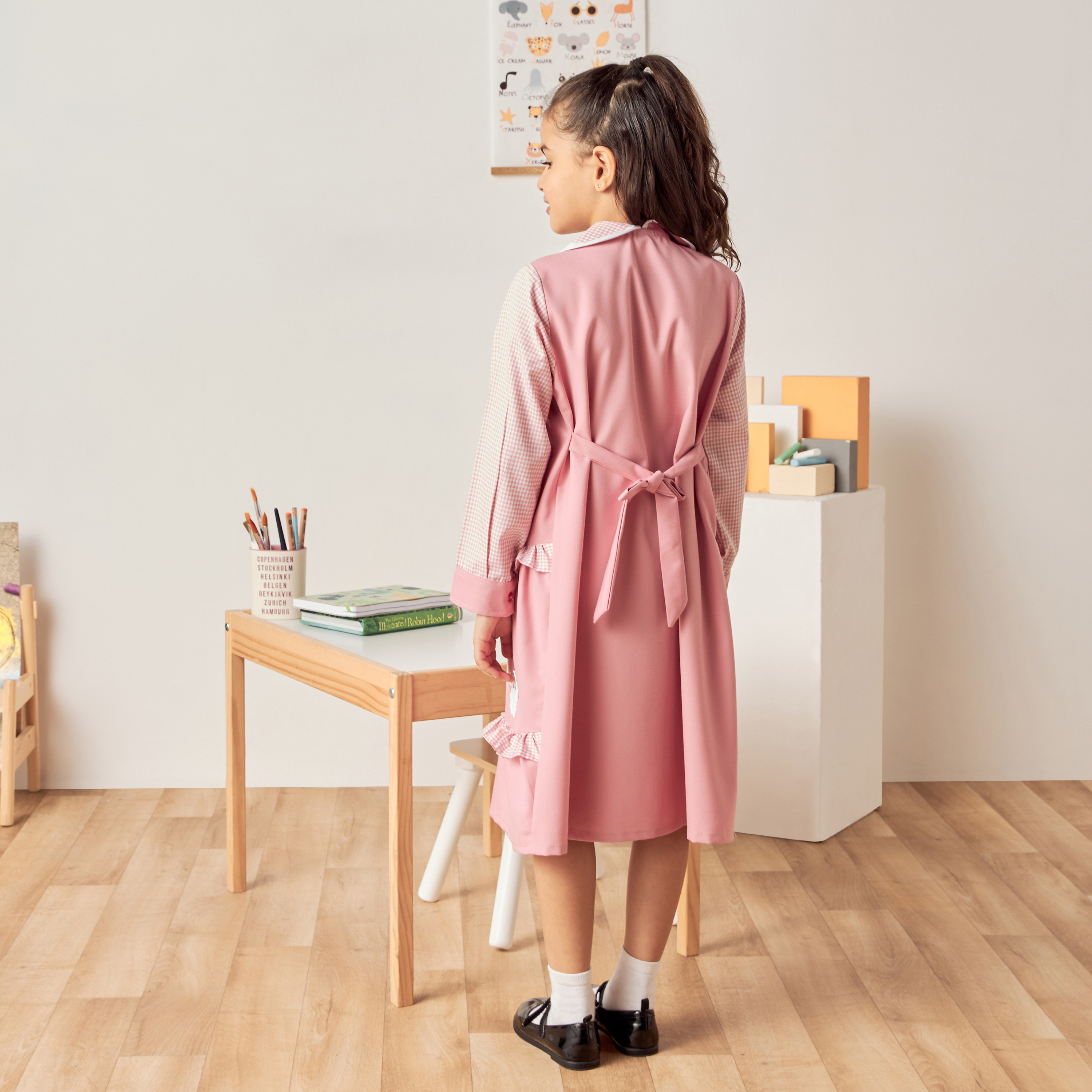 فستان بكشكش وحزام ربط وزخارف زهور من جونيورز-girls-clothing-schoolwear-dresses-image-4