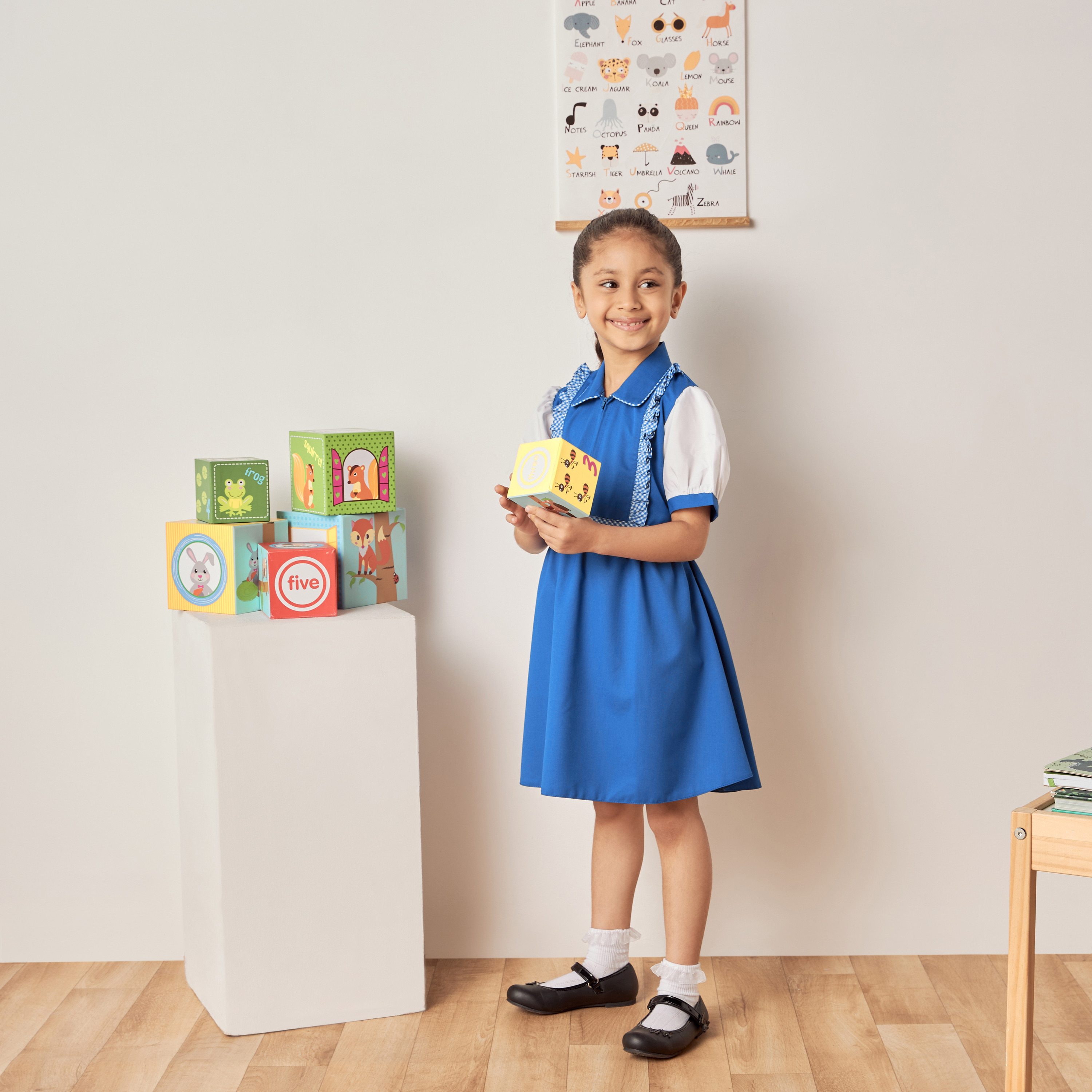 فستان بياقة وأكمام قصيرة منفوخة وكشكش من جونيورز-girls-clothing-schoolwear-dresses-image-1