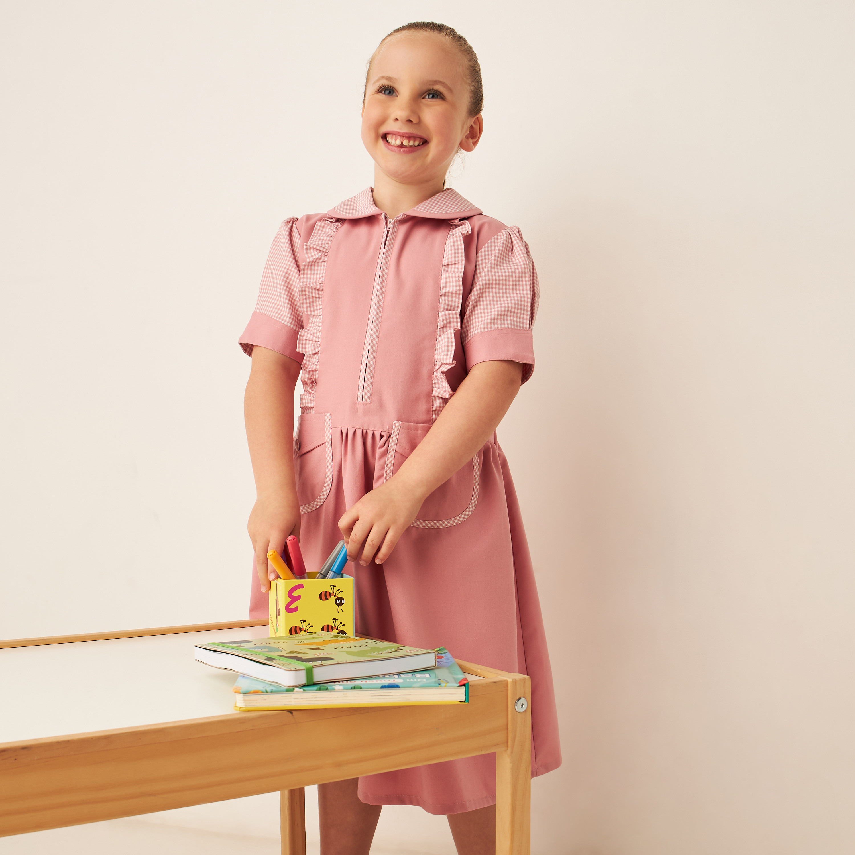 فستان بألواح وجيوب وكشكش من جونيورز-girls-clothing-schoolwear-dresses-image-2