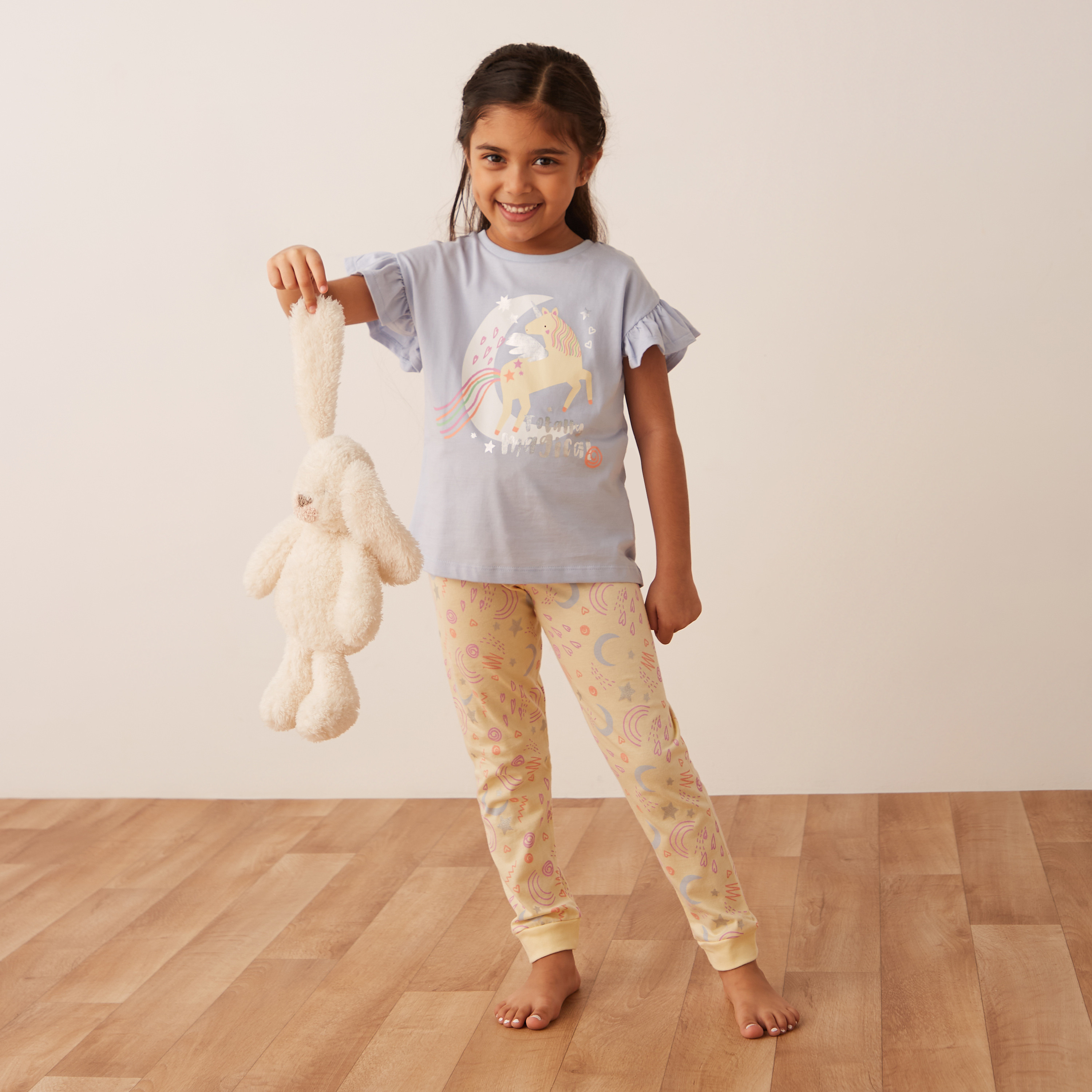 طقم بنطلون بيجاما وتيشيرت بطبعات من جونيورز-girls-clothing-nightwear-image-1