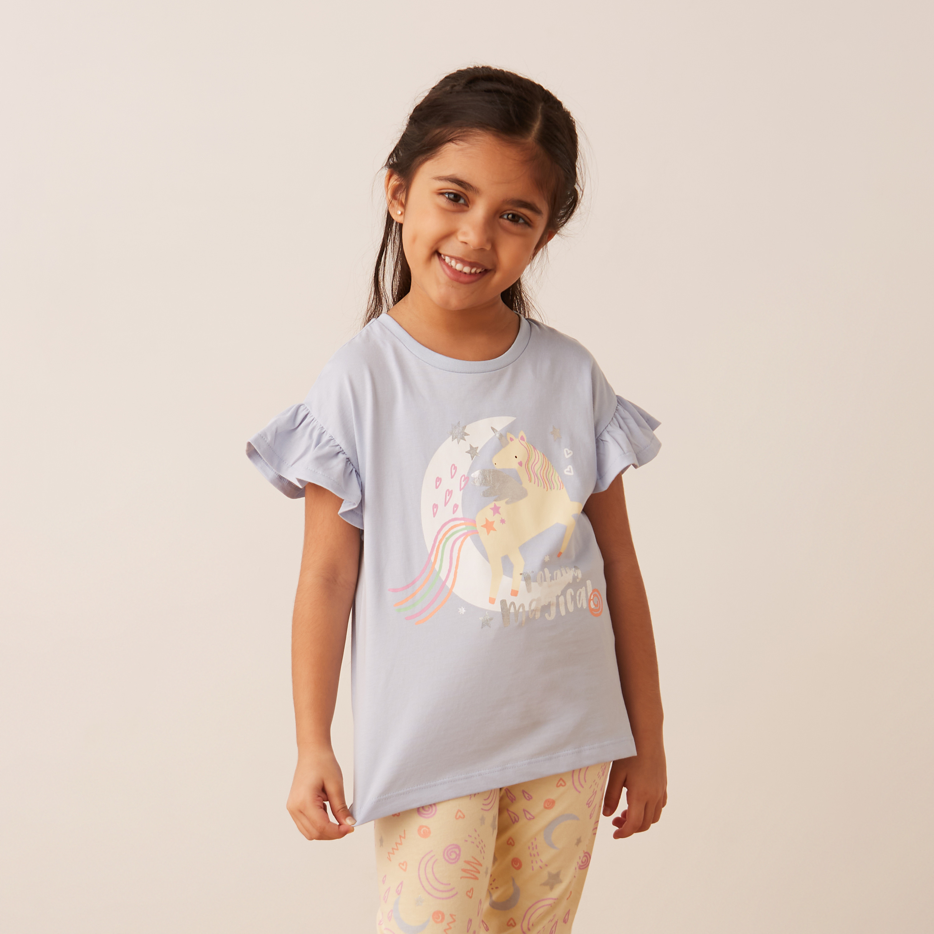 طقم بنطلون بيجاما وتيشيرت بطبعات من جونيورز-girls-clothing-nightwear-image-2