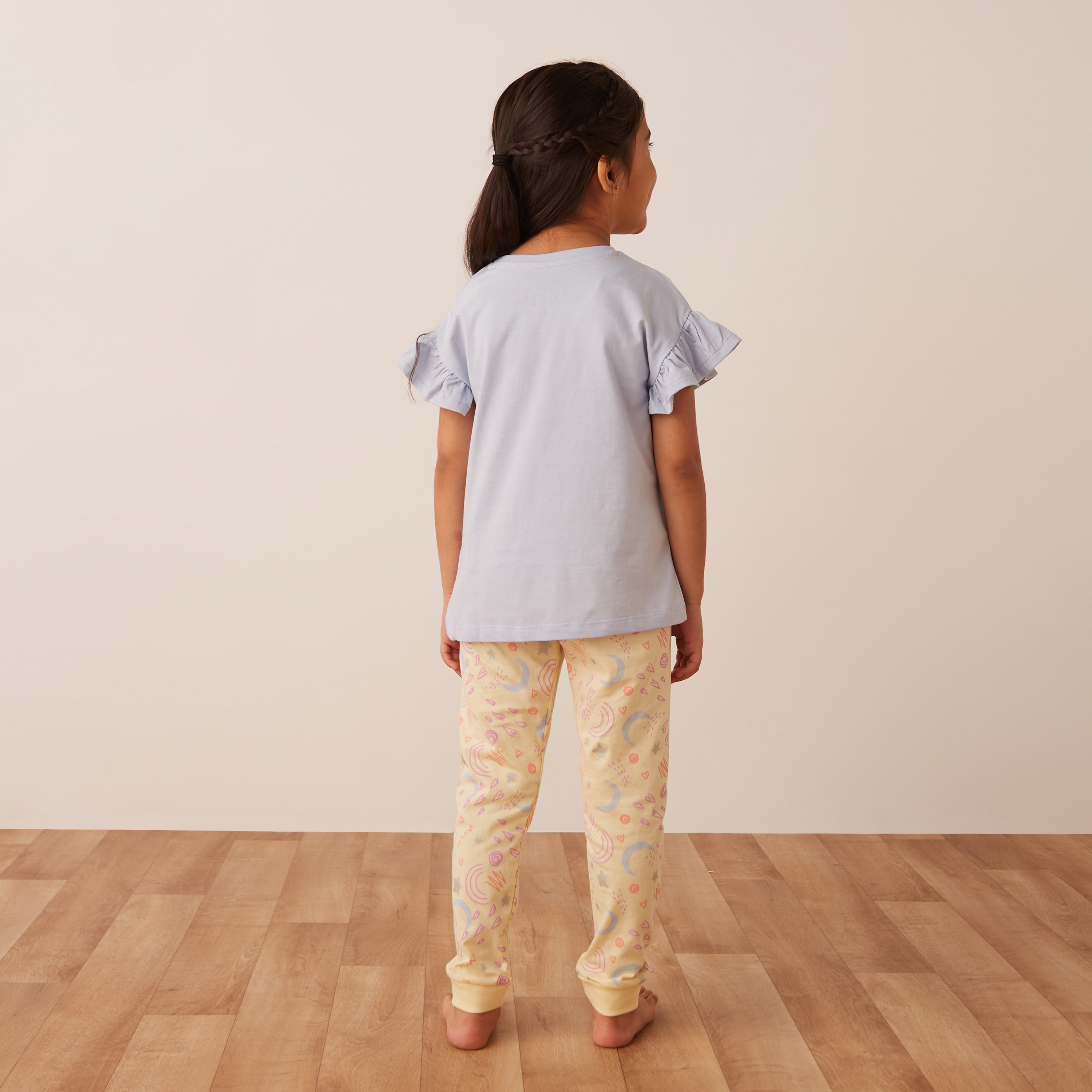 طقم بنطلون بيجاما وتيشيرت بطبعات من جونيورز-girls-clothing-nightwear-image-5