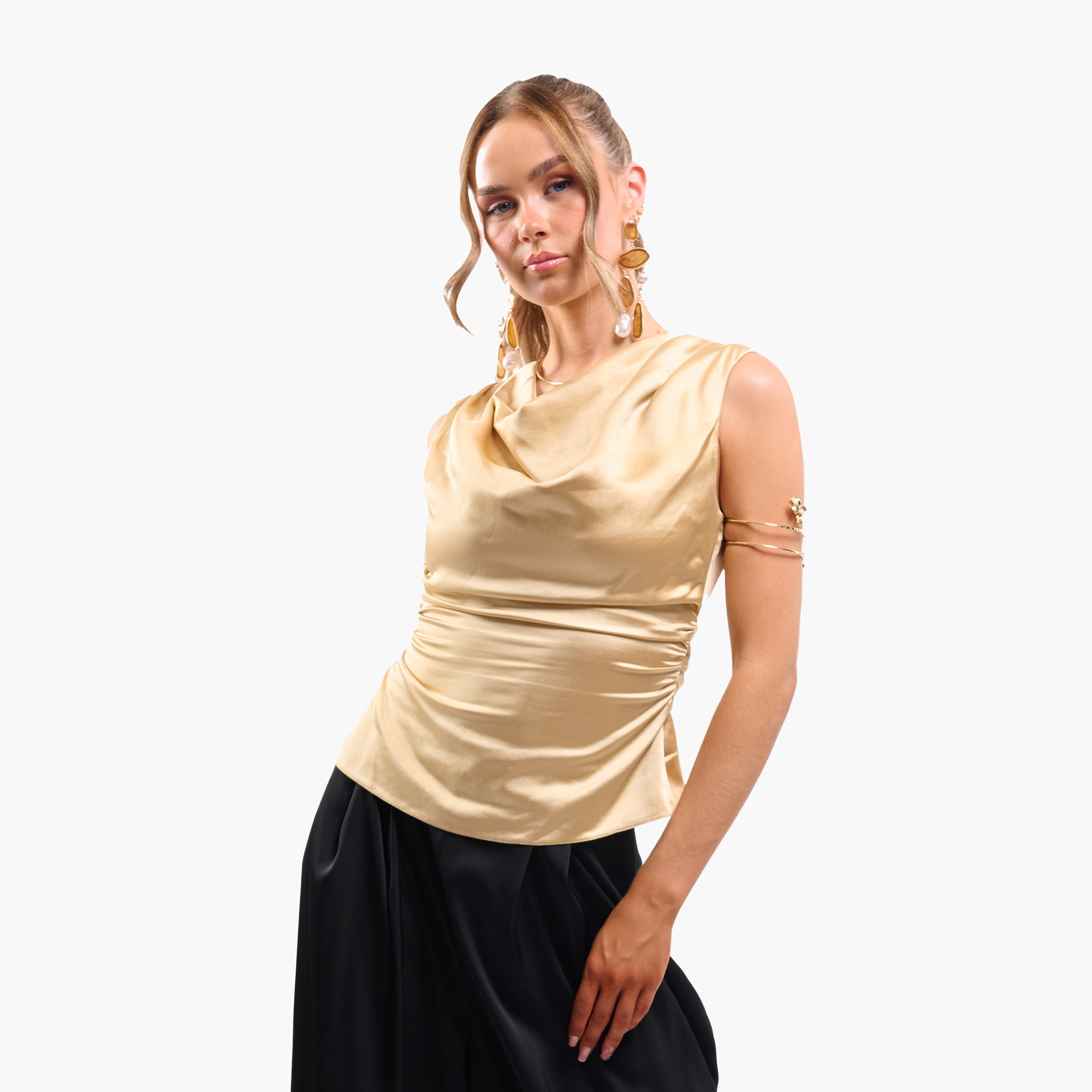توب نسائي بياقة مستديرة منسدلة وتفاصيل مزمومة من فايا-women-clothing-shirtsandblouses-blouses-image-7