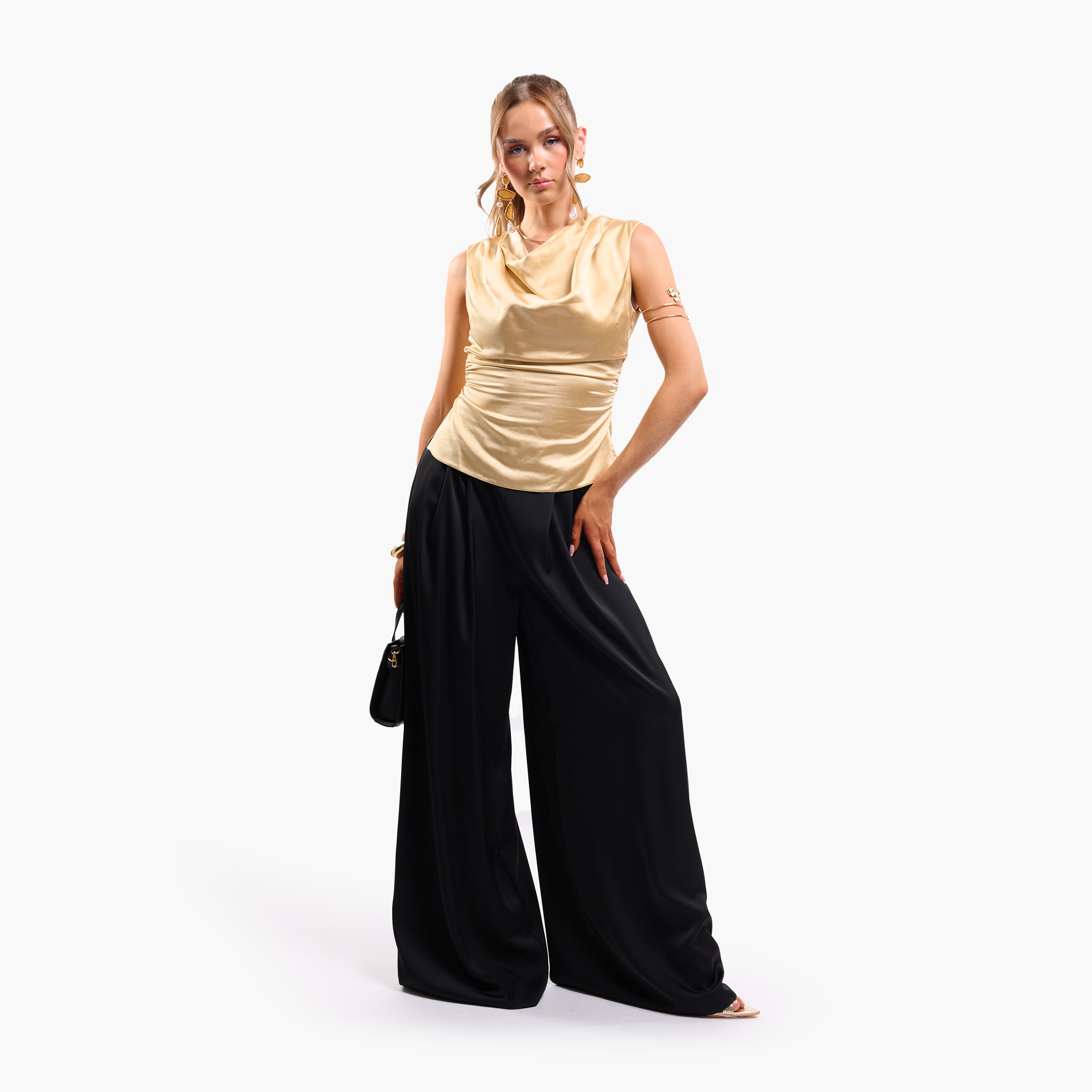 توب نسائي بياقة مستديرة منسدلة وتفاصيل مزمومة من فايا-women-clothing-shirtsandblouses-blouses-image-8