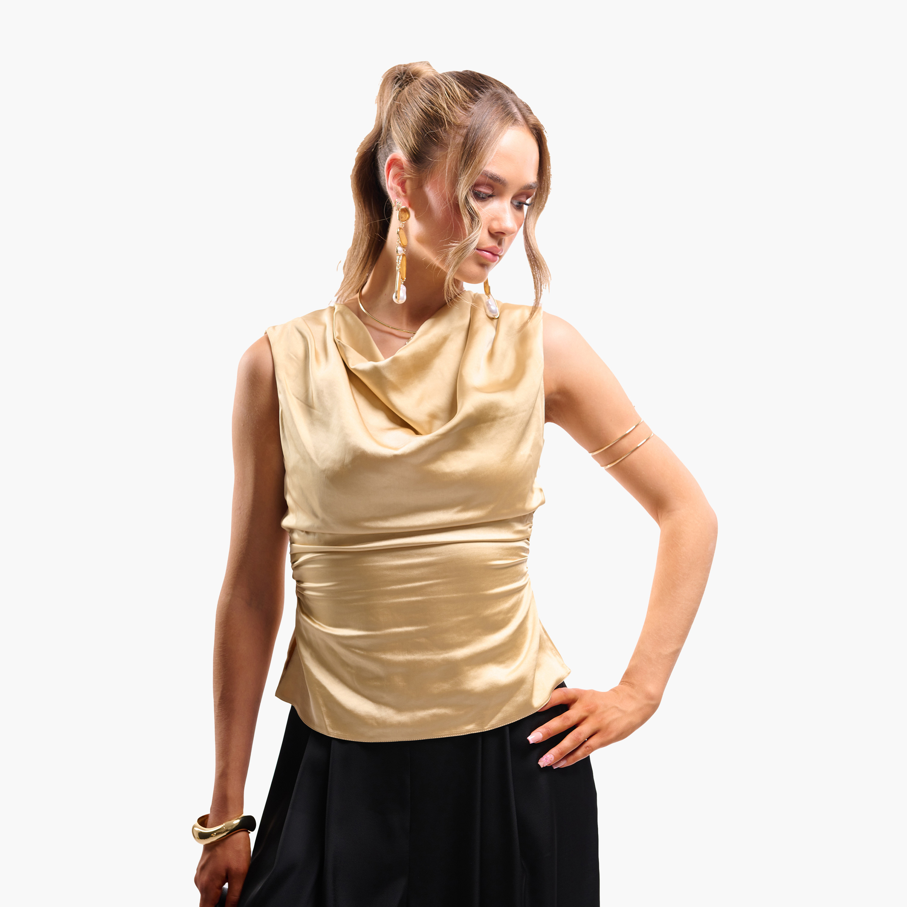 توب نسائي بياقة مستديرة منسدلة وتفاصيل مزمومة من فايا-women-clothing-shirtsandblouses-blouses-image-12