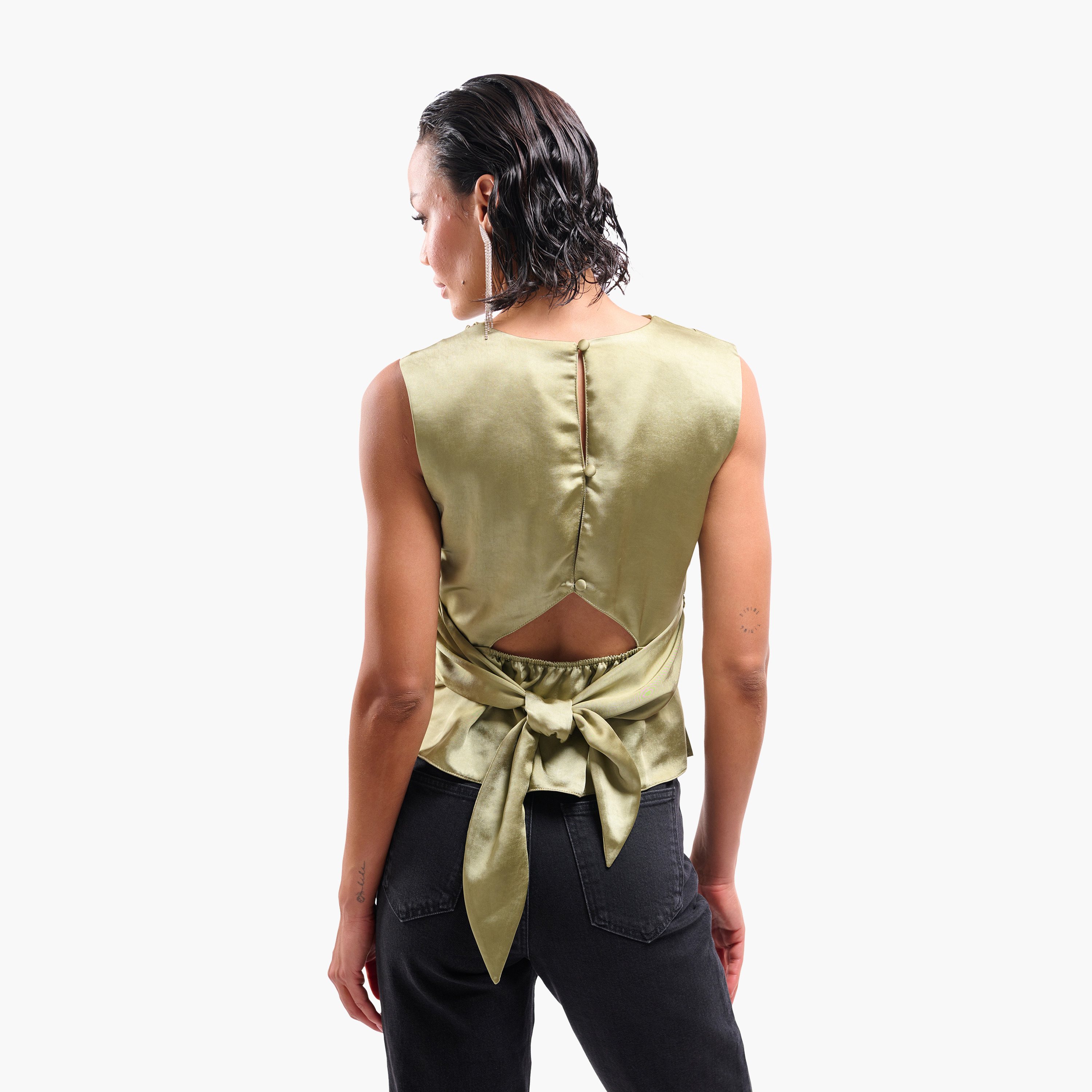 توب نسائي بياقة مستديرة منسدلة وتفاصيل مزمومة من فايا-women-clothing-shirtsandblouses-blouses-image-3