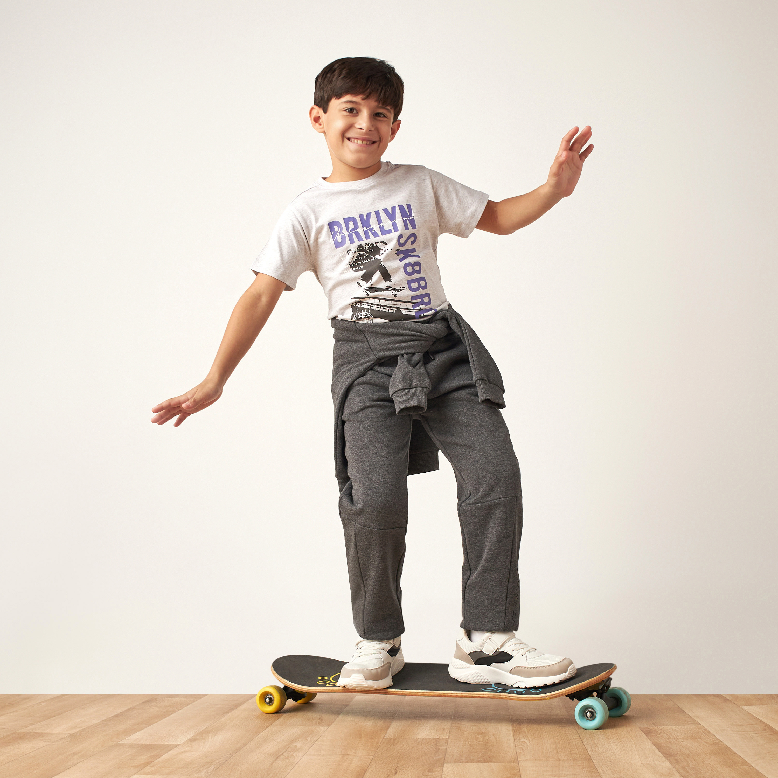 تيشيرت بياقة ضيقة وطبعات من جونيورز-boys-clothing-tshirtsandpolos-image-2