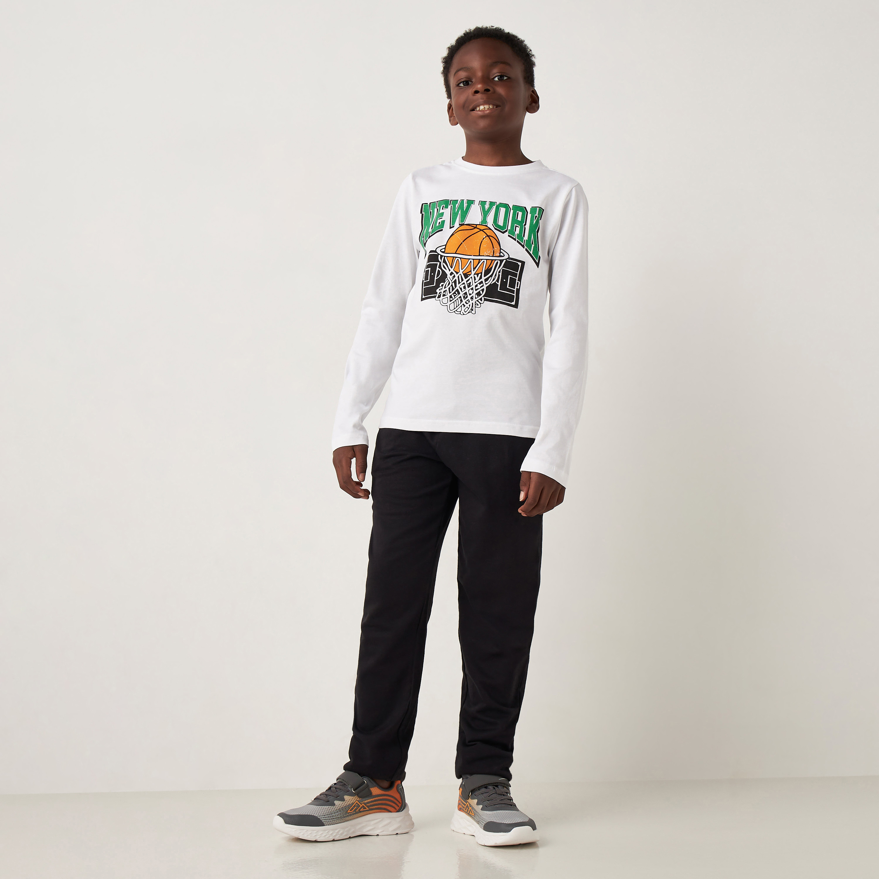 تيشيرت بأكمام طويلة وطبعات جرافيك من جونيورز-boys-clothing-tshirtsandpolos-image-2