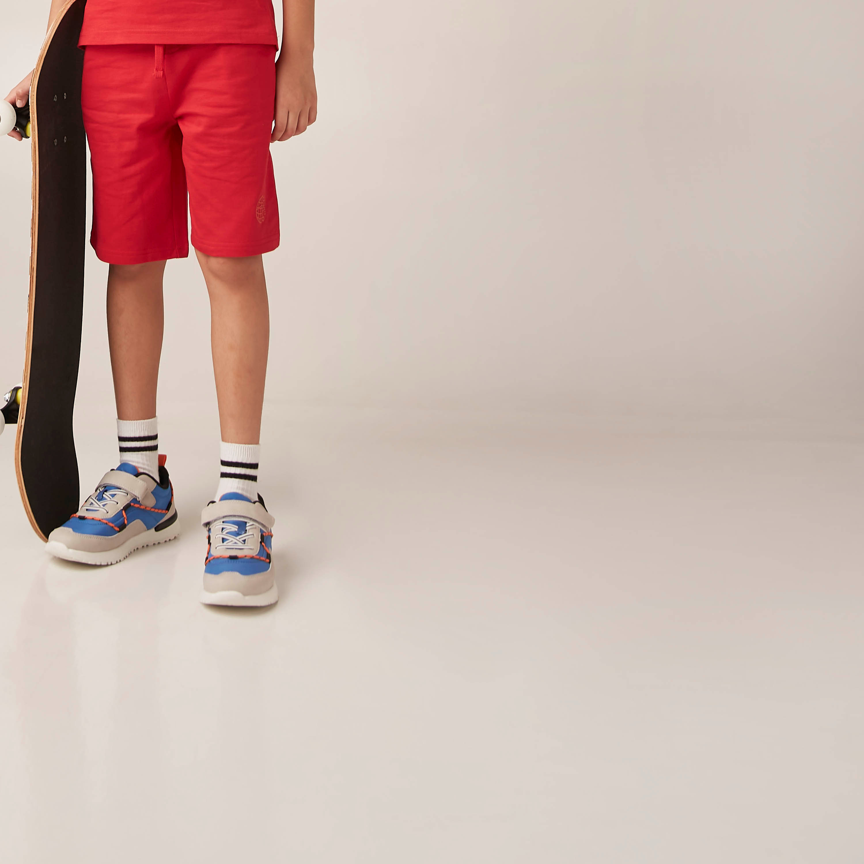 شورت سادة برباط إغلاق وجيوب من جونيورز-boys-clothing-bottoms-shorts-image-2