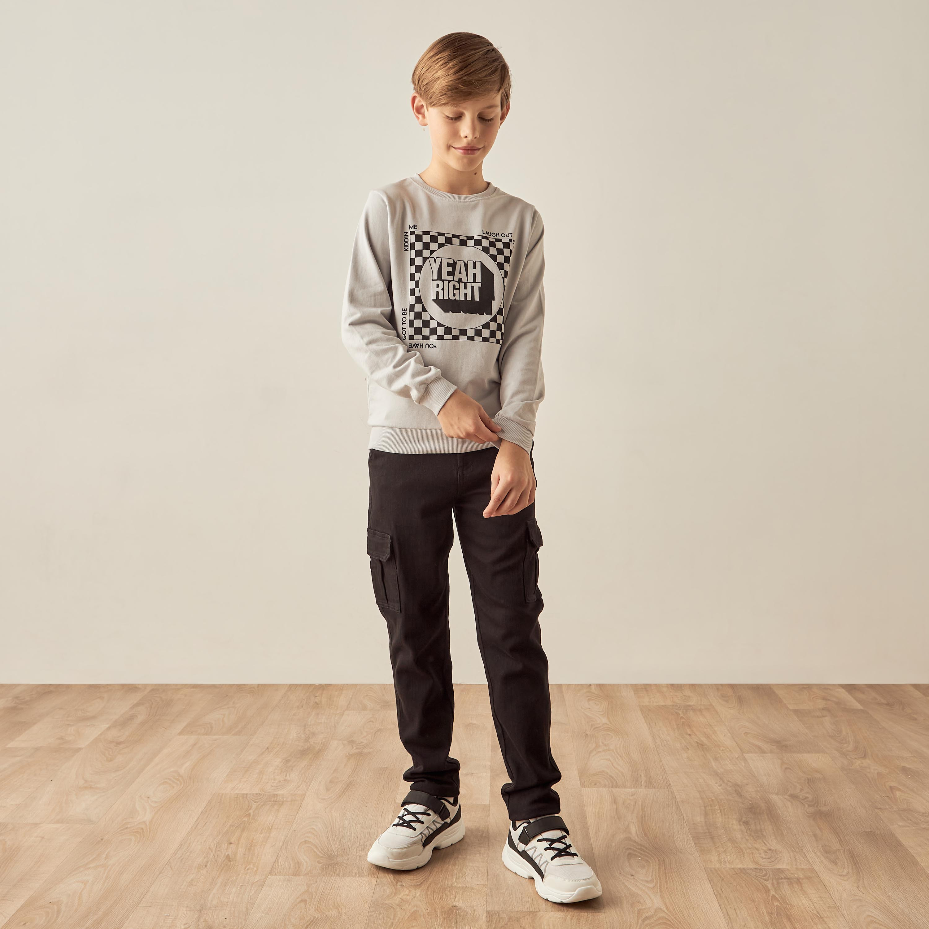 بنطلون جينز سادة كارجو للأولاد من جونيورز-boys-clothing-bottoms-jeans-image-2