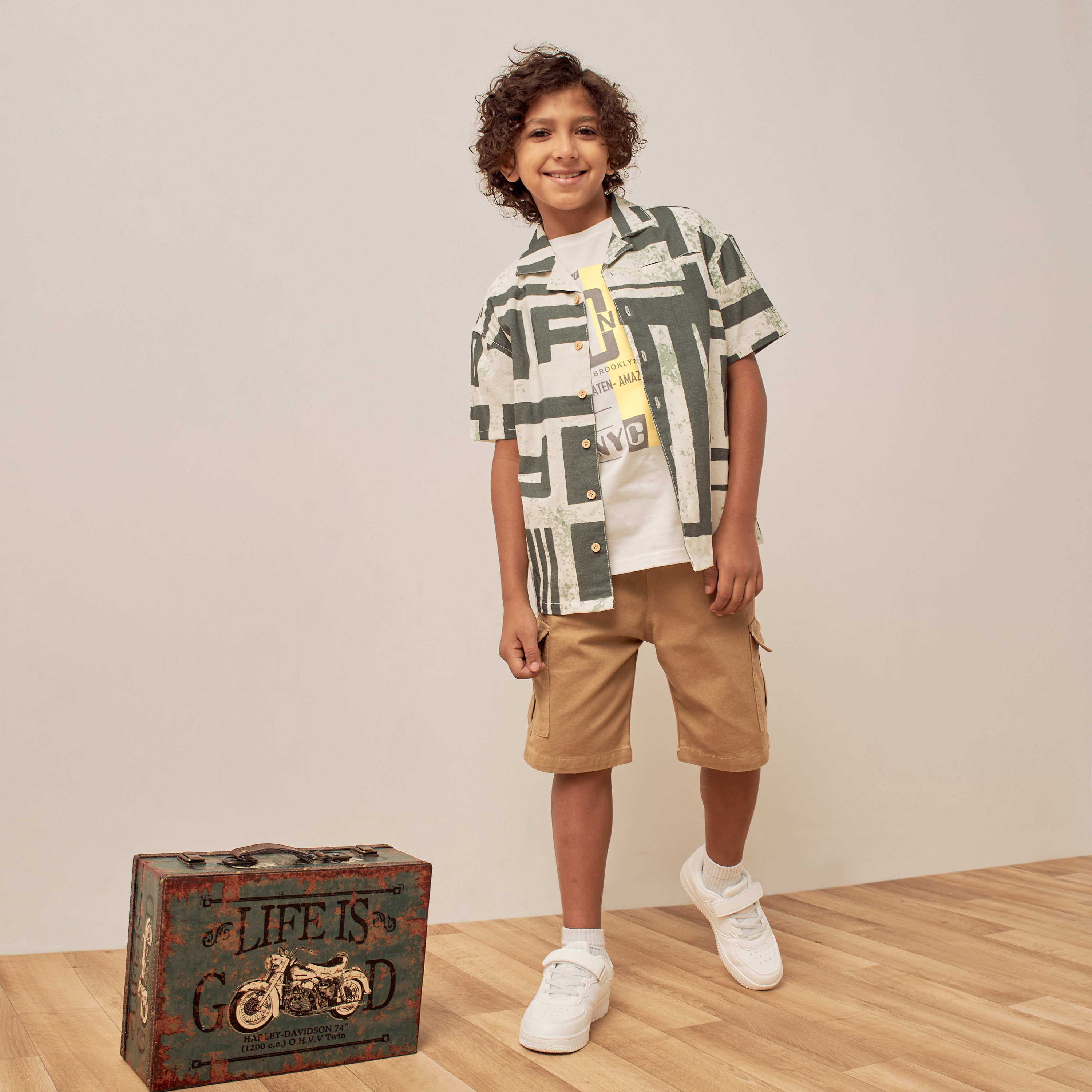 قميص بأكمام قصيرة وياقة كامب وطبعات من إليجو-boys-clothing-shirts-image-2