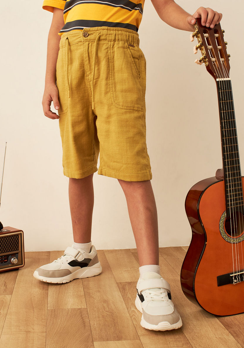 Eligo Solid Shorts with Drawstring Closure and Pockets-Shorts-image-1