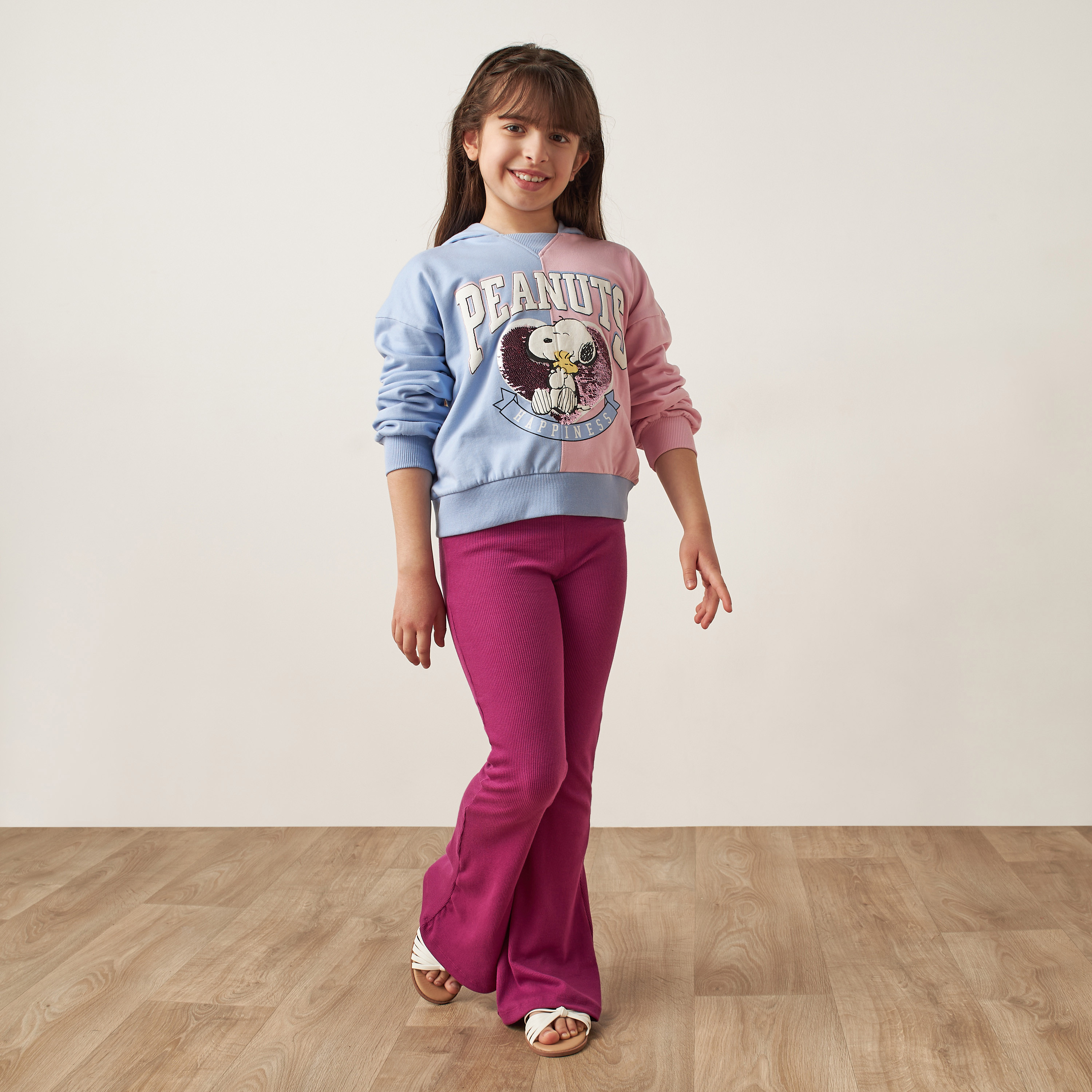 هودي بأكمام طويلة وتزيينات ترتر وطبعات بيناتس-girls-clothing-sweatshirts-image-2