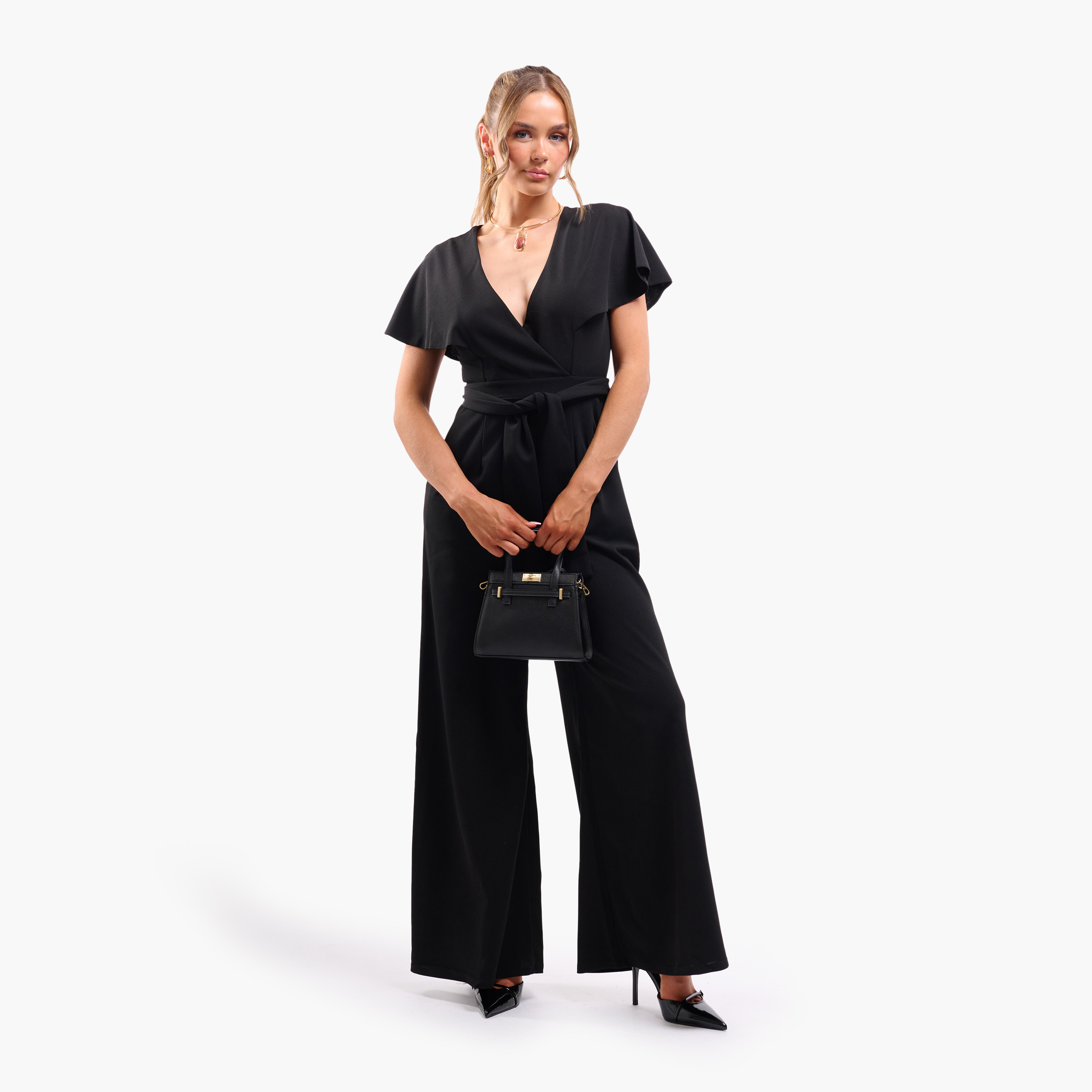 جمبسوت نسائي بفتحة رقبة متداخلة وأكمام رفرفة - أسود من فايا-women-clothing-jumpsuits-image-1