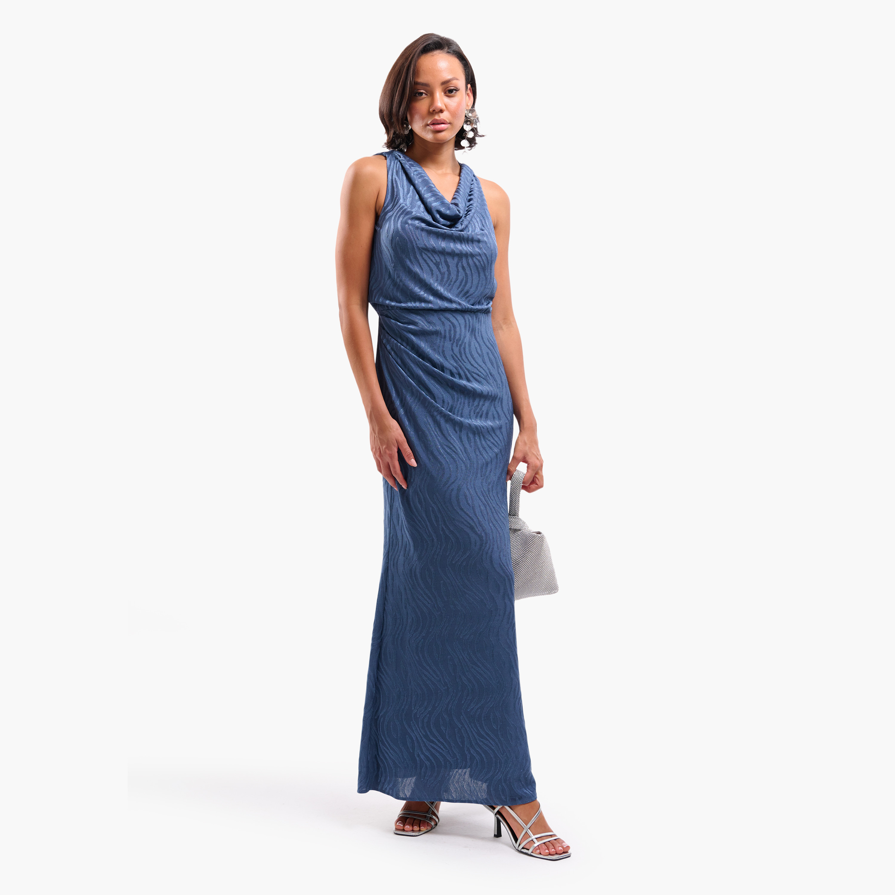 فستان سهرة ماكسي نسائي "شيث" بياقة مستديرة منسدلة وقماش جاكار تجريدي من فايا-women-clothing-dresses-image-4
