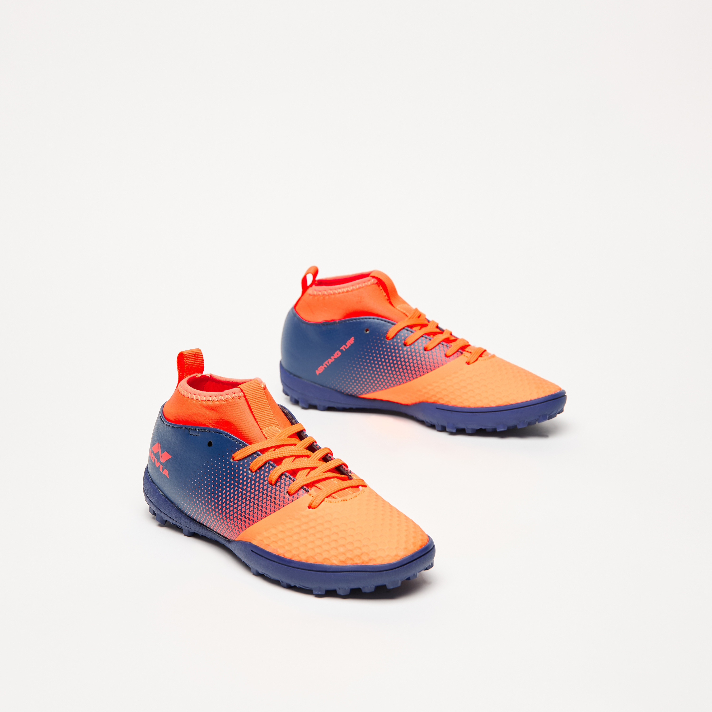 حذاء كرة القدم الداخلية للأرضيات العشبية من نيفيا اشتانج بلون برتقالي للأطفال-sports-boys-shoes-image-1