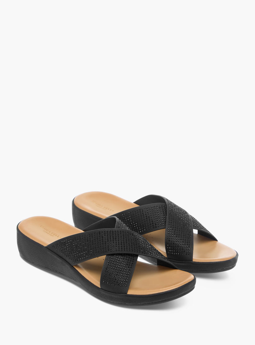 صندل مريح سهل الارتداء مزين بحزام متقاطع من فلورا بيلا-women-shoes-flats-sandals-image-1