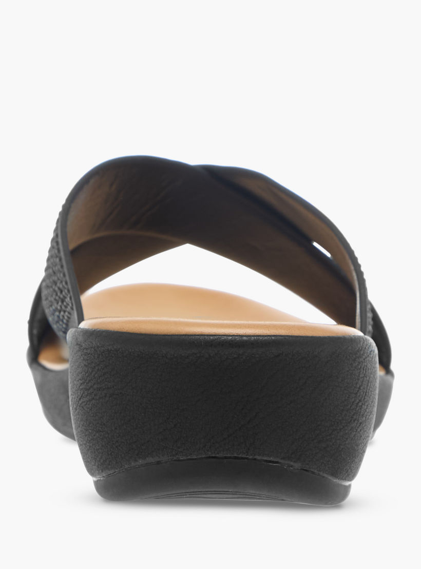 صندل مريح سهل الارتداء مزين بحزام متقاطع من فلورا بيلا-women-shoes-flats-sandals-image-5
