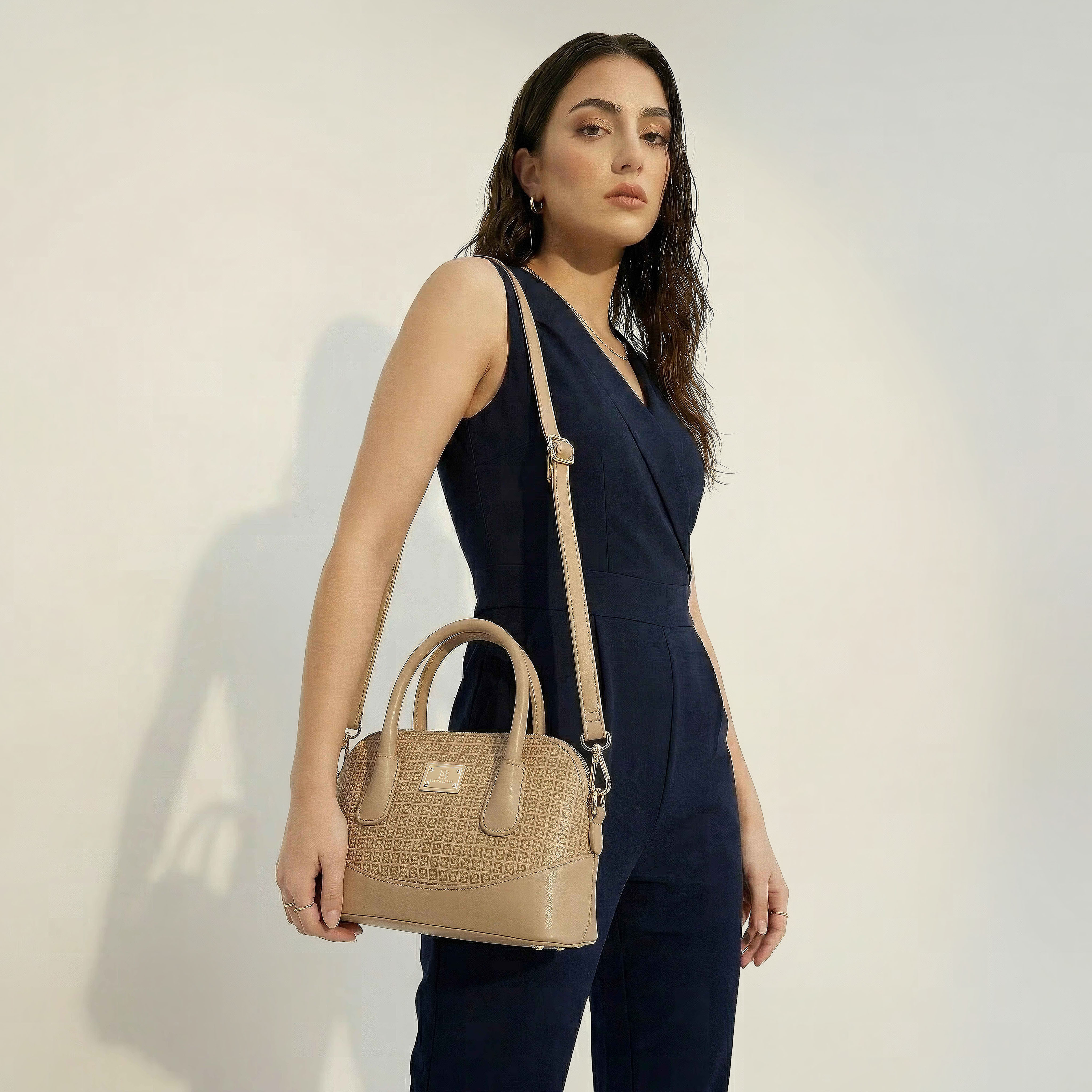 شنطة ساتشل بطبعات مونوجرام وحزام قابل للفصل من فلورا بيلا-women-bagsandwallets-handbags-image-1