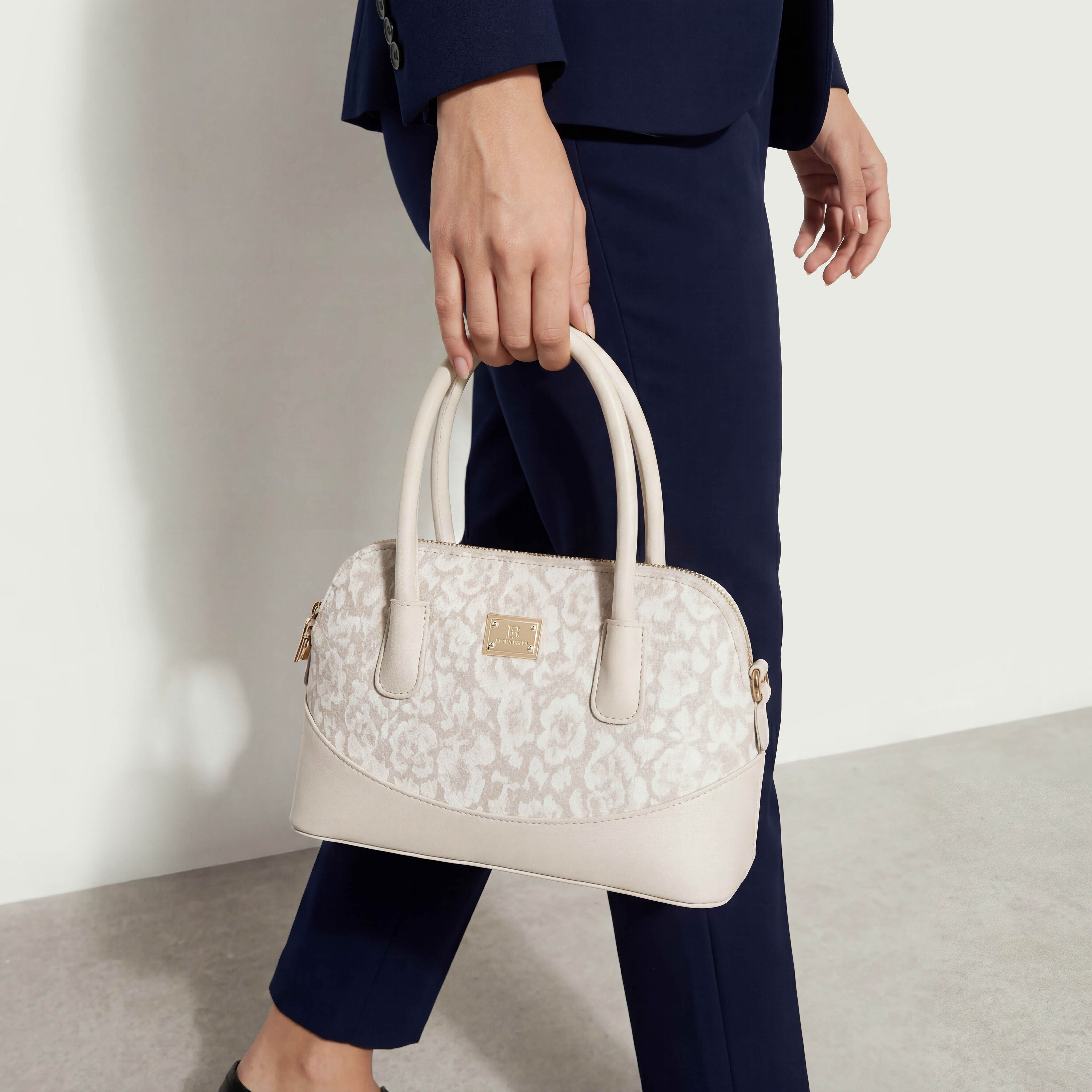 شنطة ساتشل بطبعات زهور وحزام قابل للفصل من فلورا بيلا-women-bagsandwallets-handbags-image-2