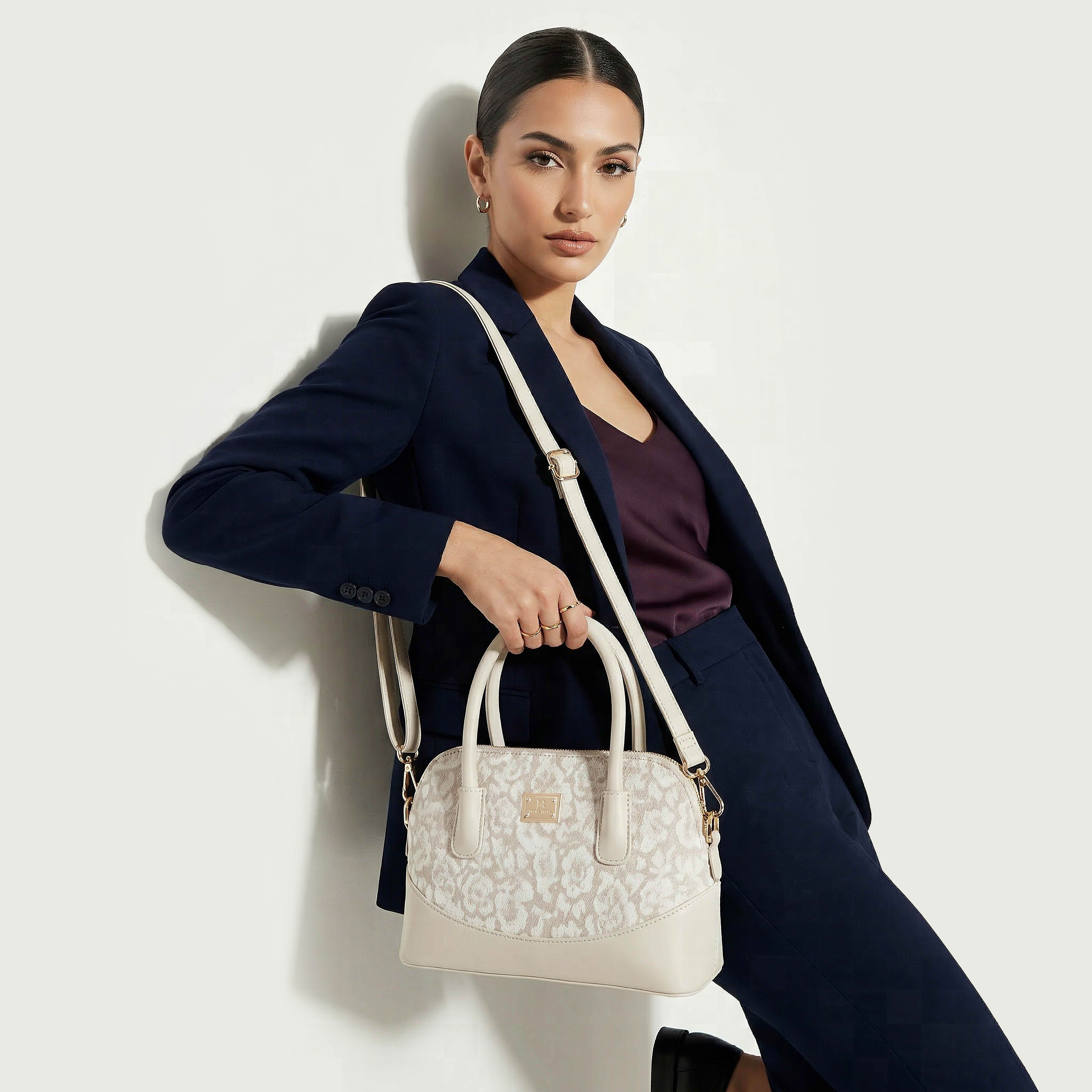 شنطة ساتشل بطبعات زهور وحزام قابل للفصل من فلورا بيلا-women-bagsandwallets-handbags-image-8