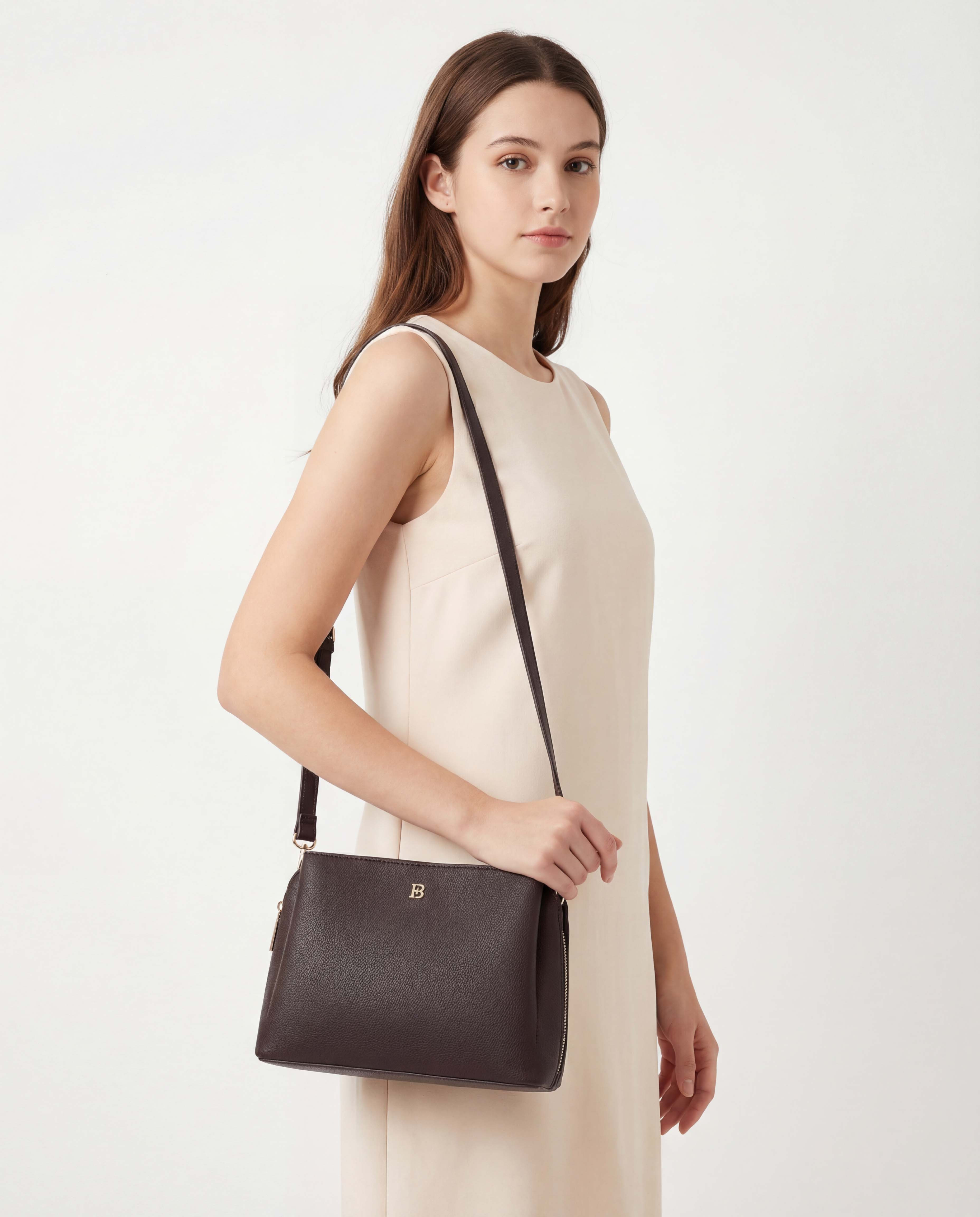 شنطة كروس بودي بزينة شعار مع حزام قابل للفصل من فلورا بيلا-women-bagsandwallets-handbags-image-3