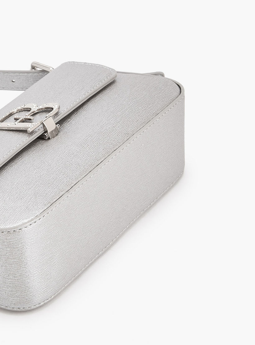 شنطة كروس بودي مزينة بشعار مع حزام قابل للتعديل للنساء من فلورا بيلا-women-bagsandwallets-handbags-image-7