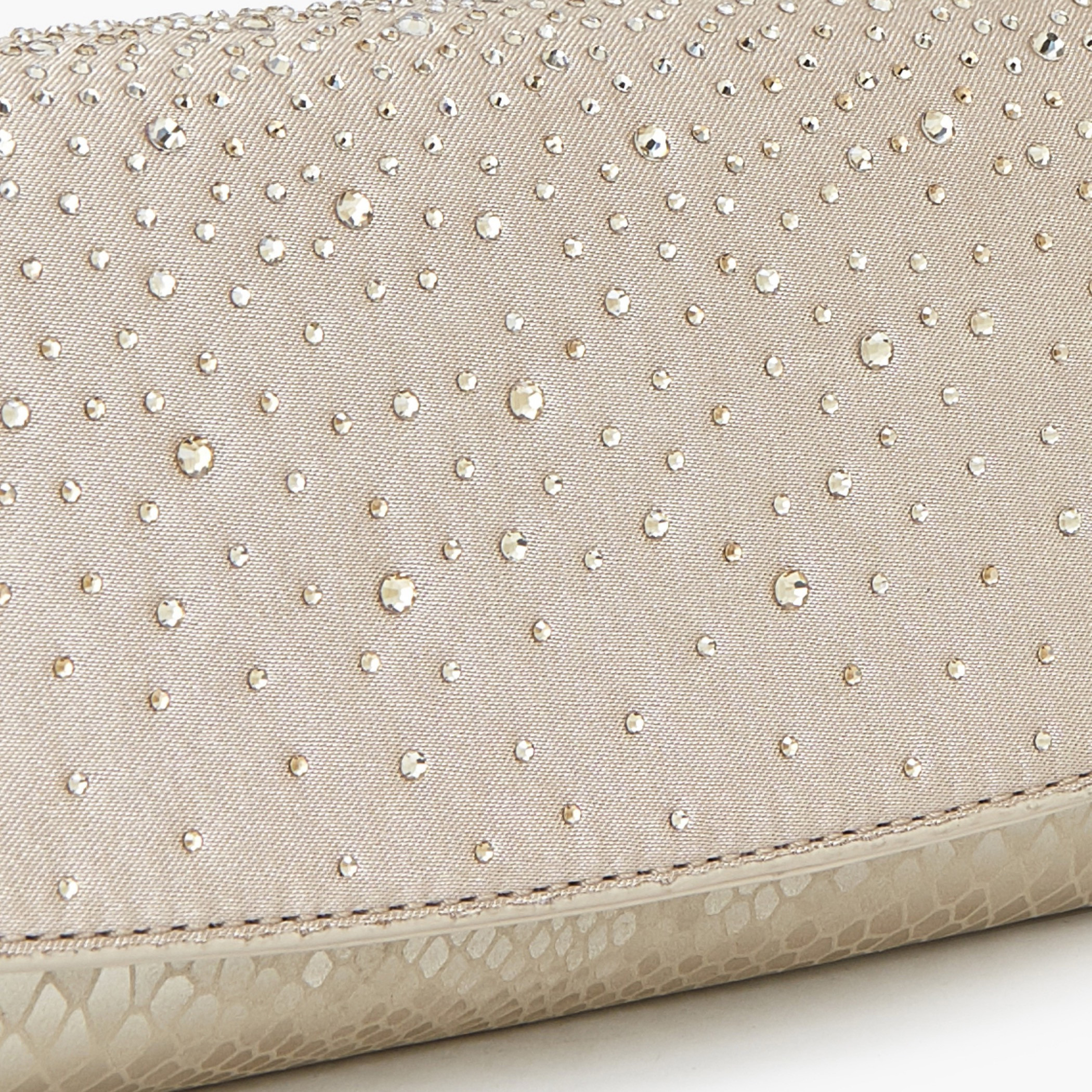 شنطة كلاتش مزينة بحزام سلسلة من فلورا بيلا-women-bagsandwallets-handbags-image-4